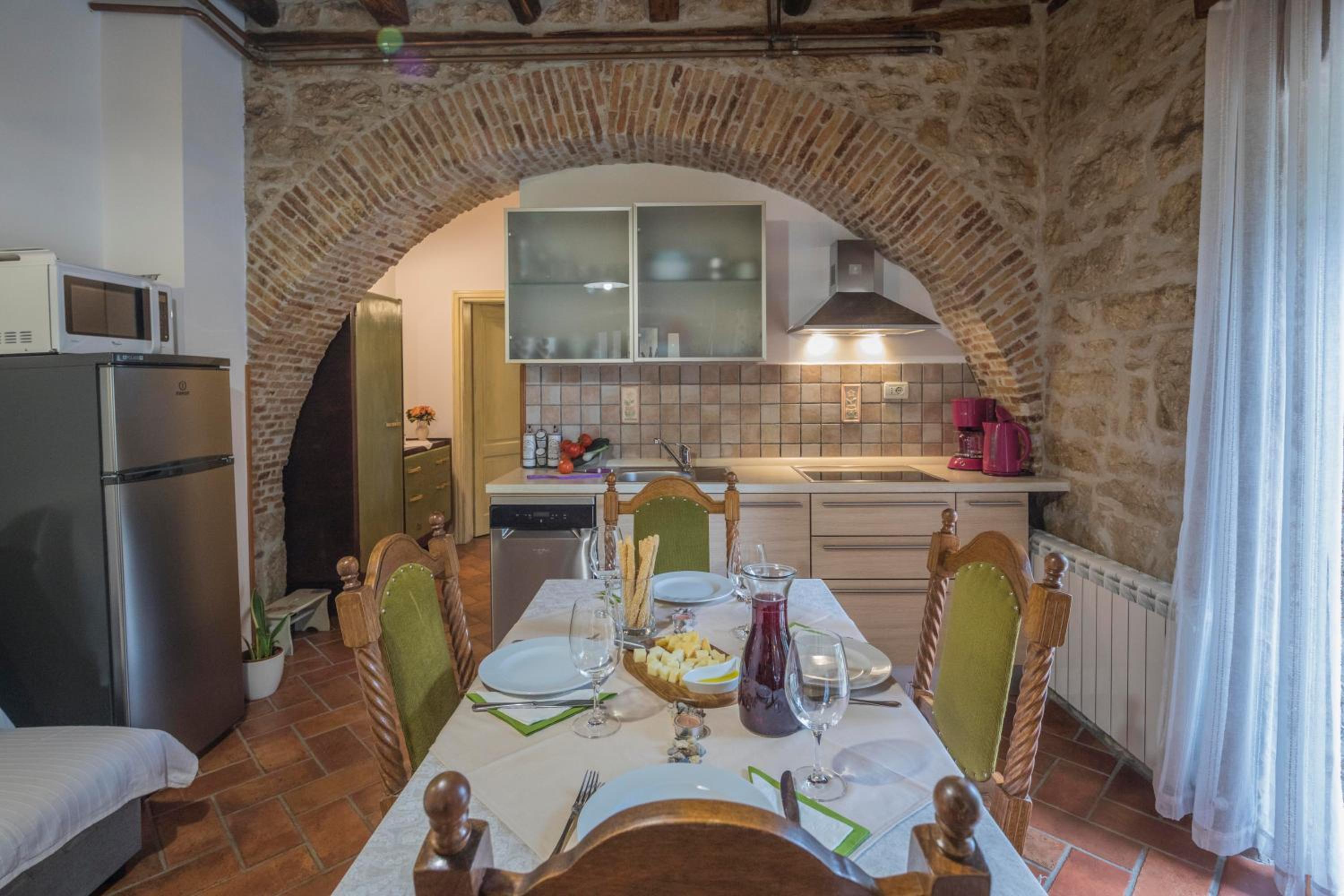 One-Bedroom Apartment with Terrace - Photo 2