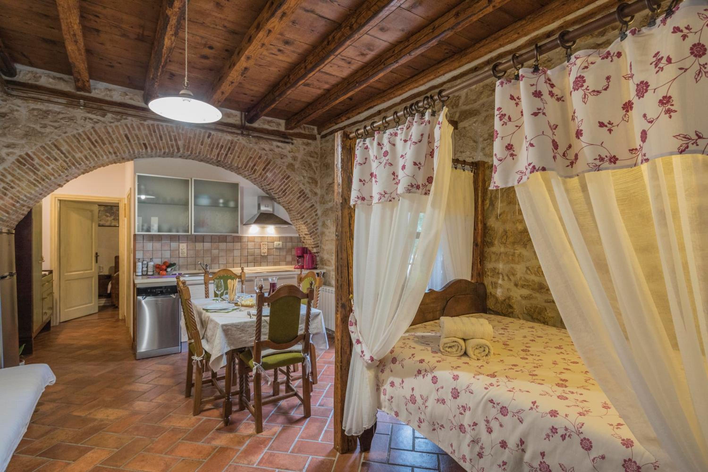 One-Bedroom Apartment with Terrace - Photo 3