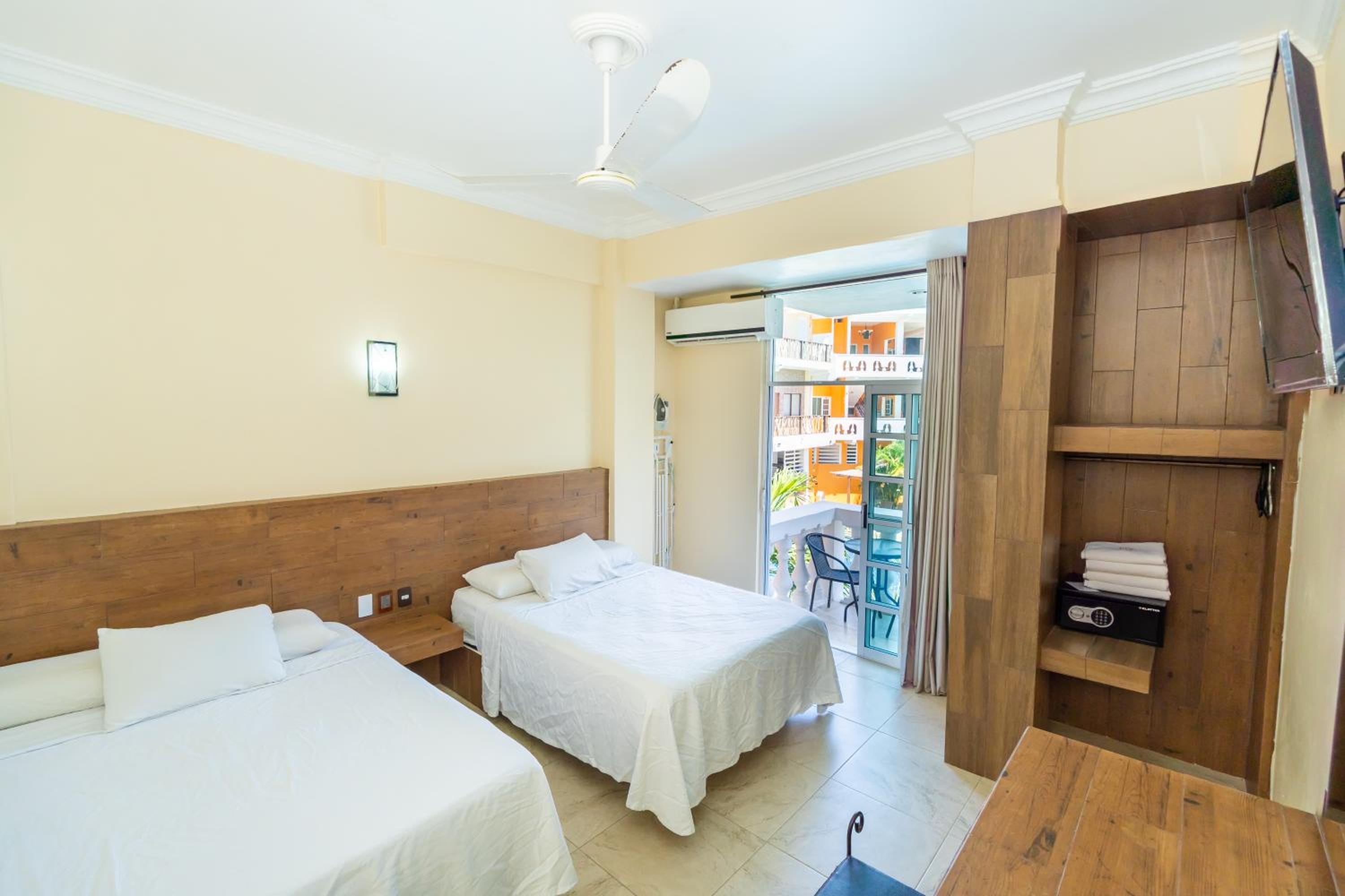 Junior Suite with Balcony - Photo 9