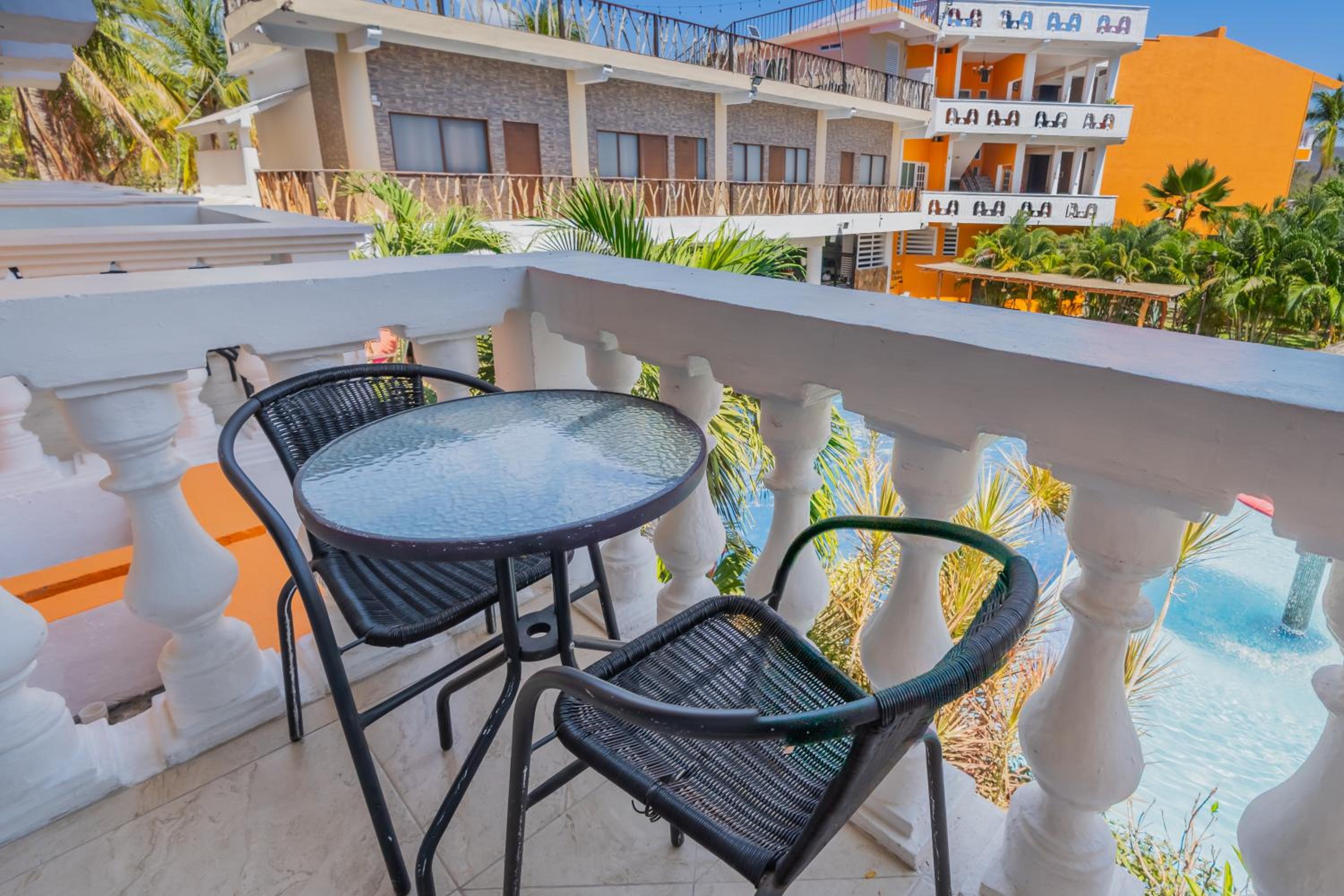 Junior Suite with Balcony - Photo 6