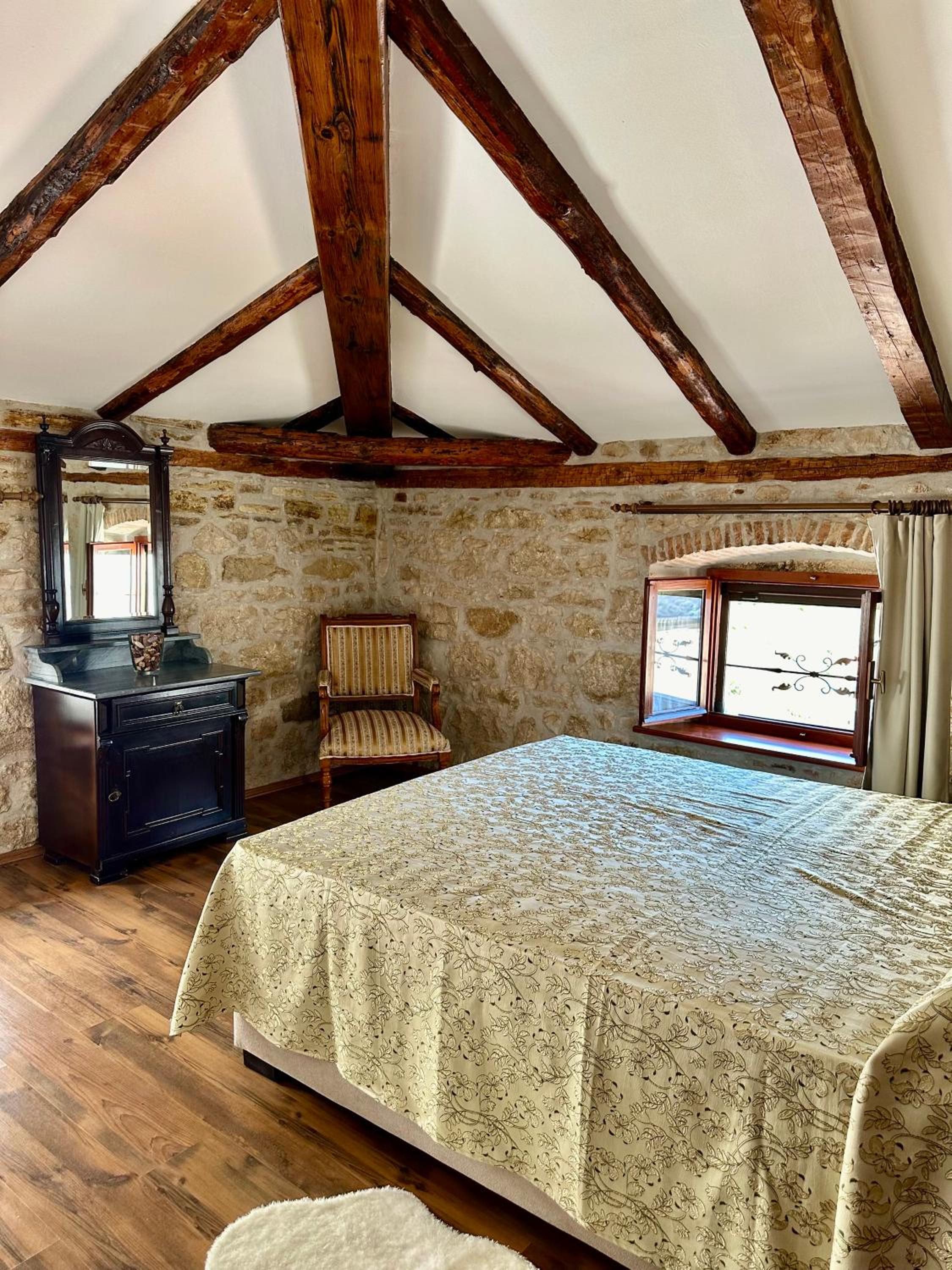 Three-Bedroom Apartment with Terrace photo 2