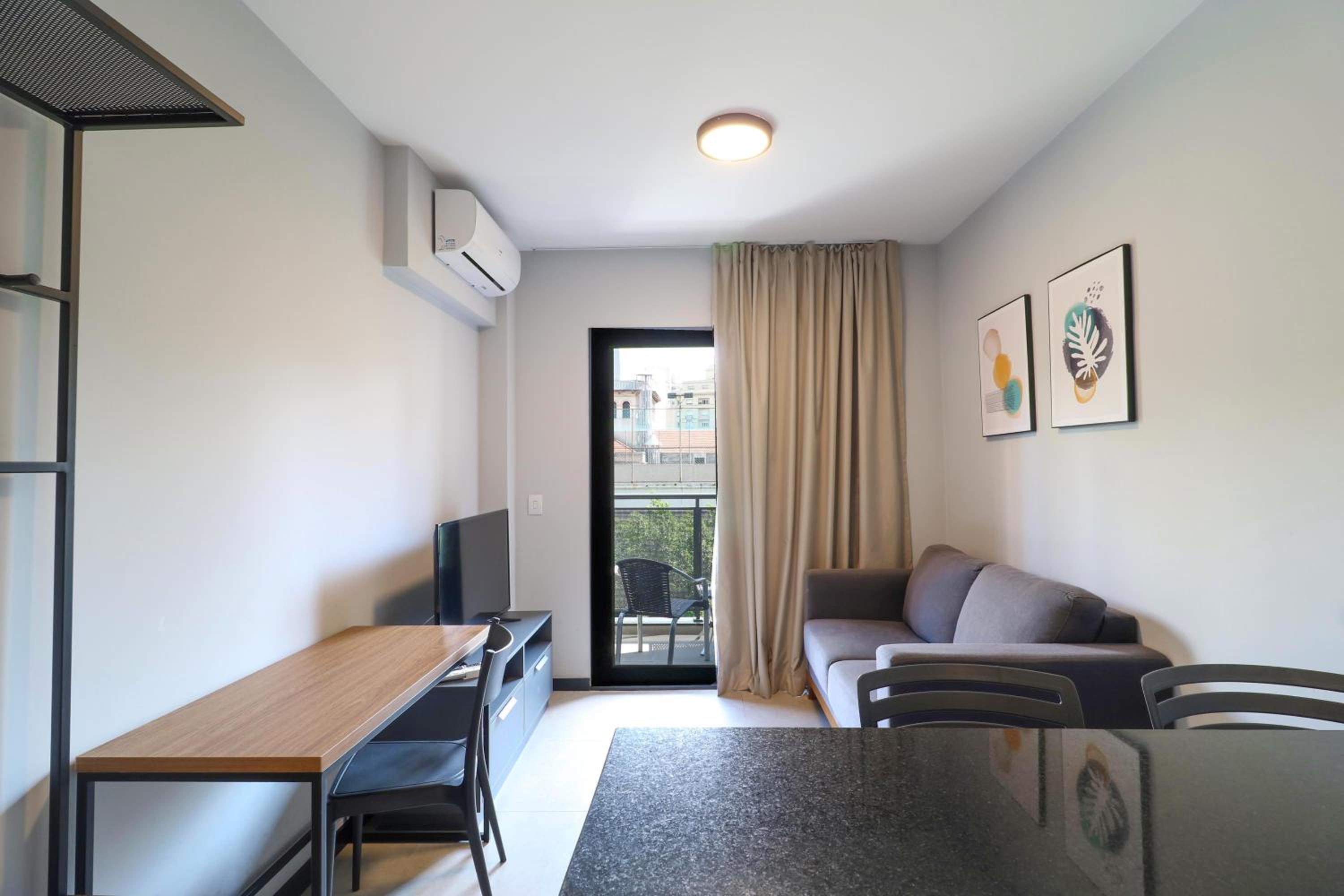 One-Bedroom Standard Apartment photo 1