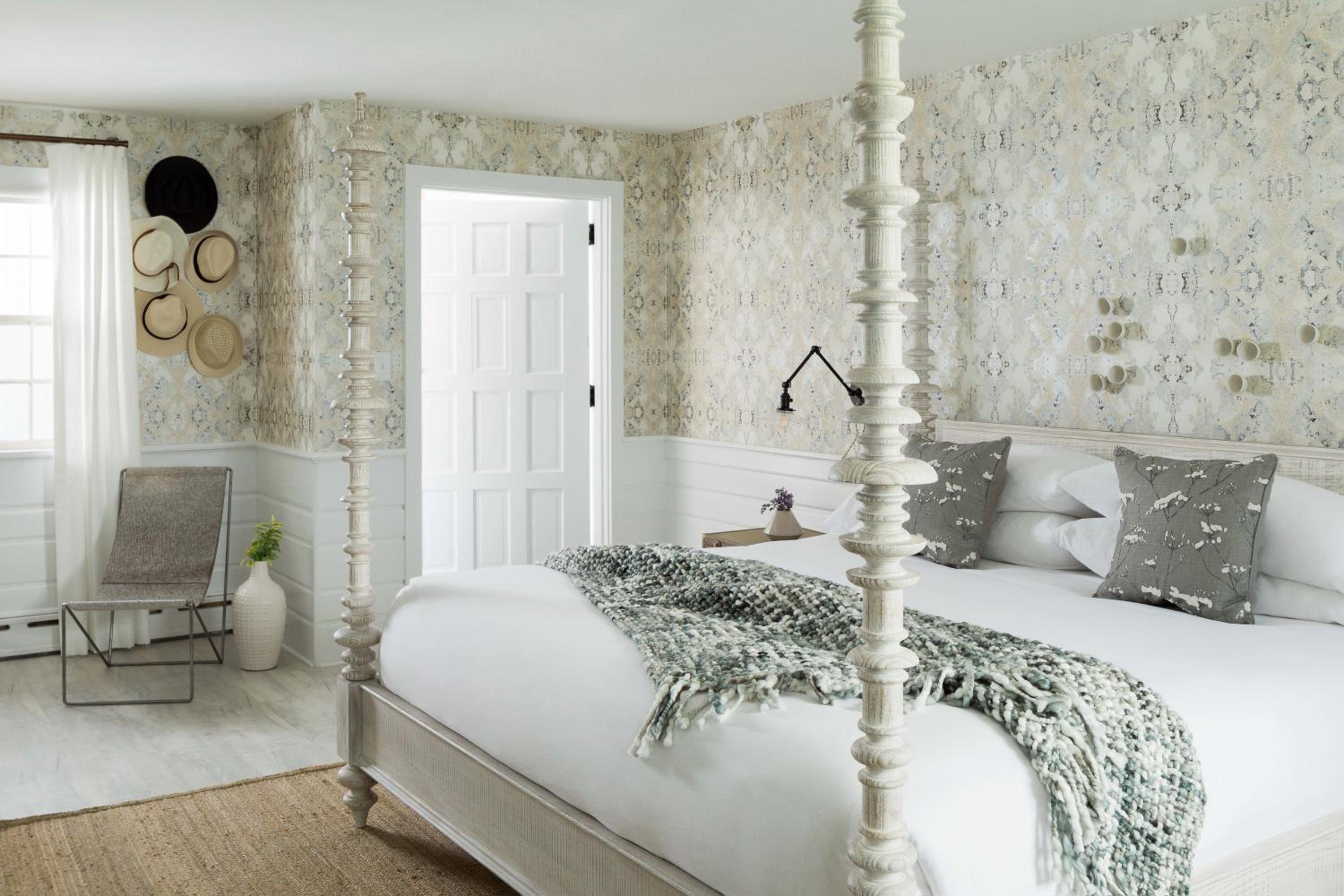Deluxe King Room photo 1