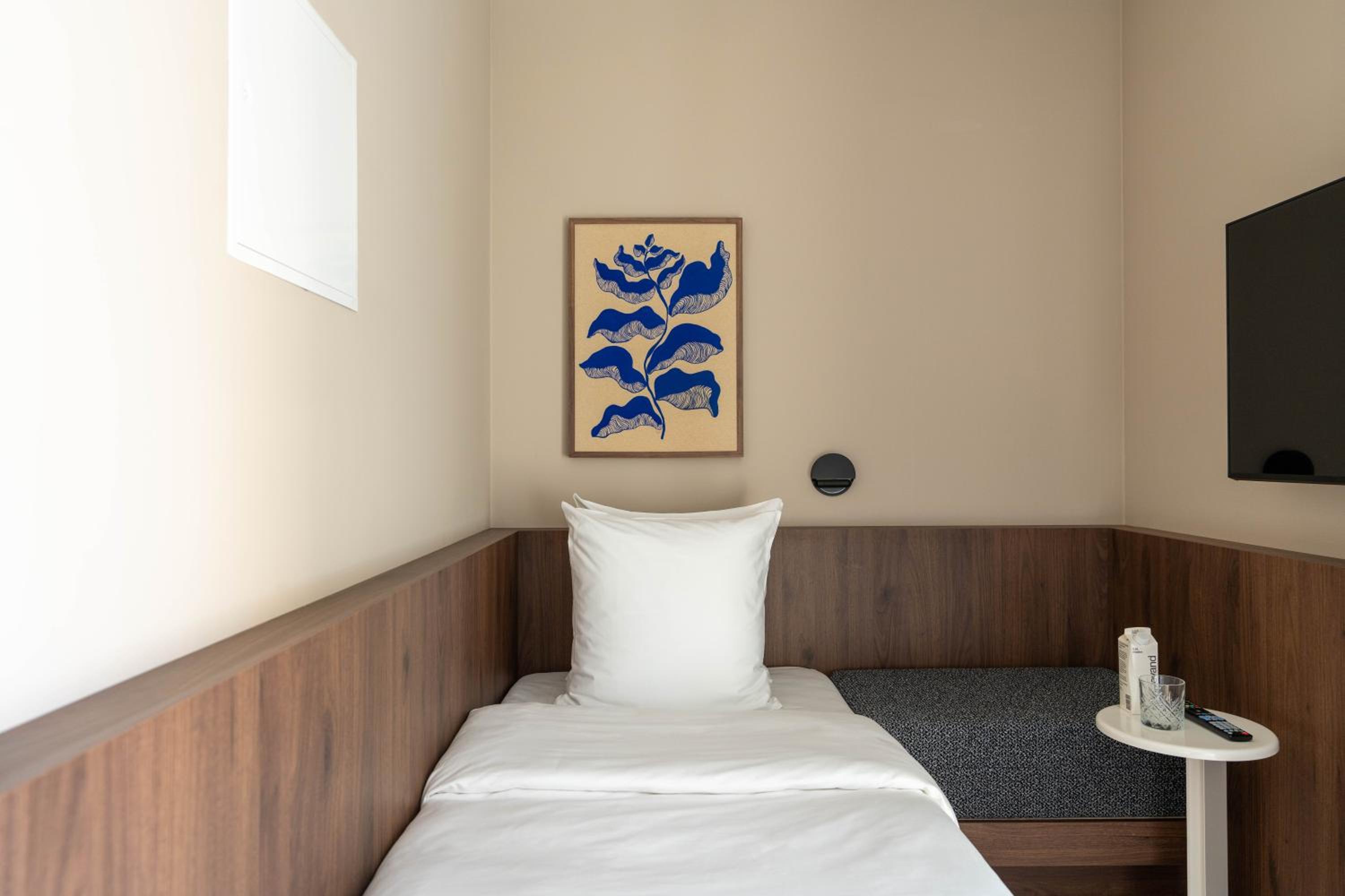 Medium Studio with Kitchen and Balcony - Single Bed photo 1