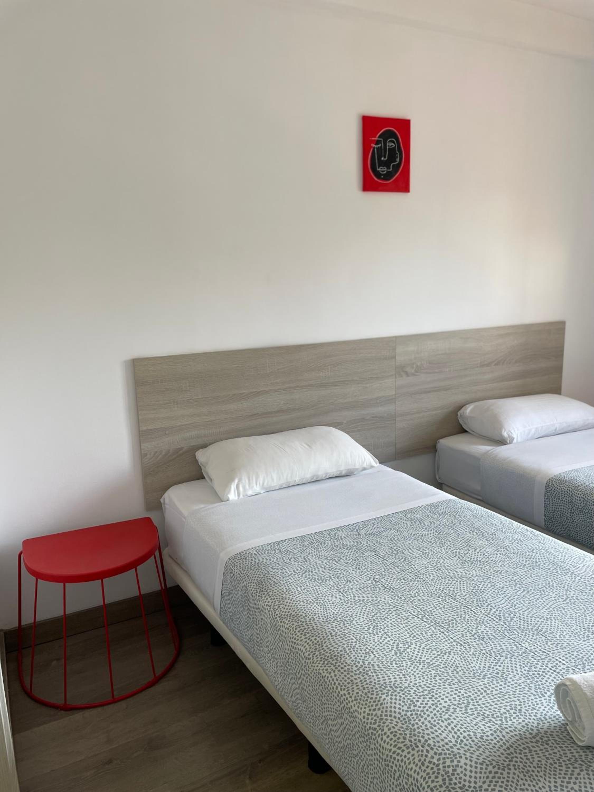 Twin Room with Private Bathroom - Photo 1