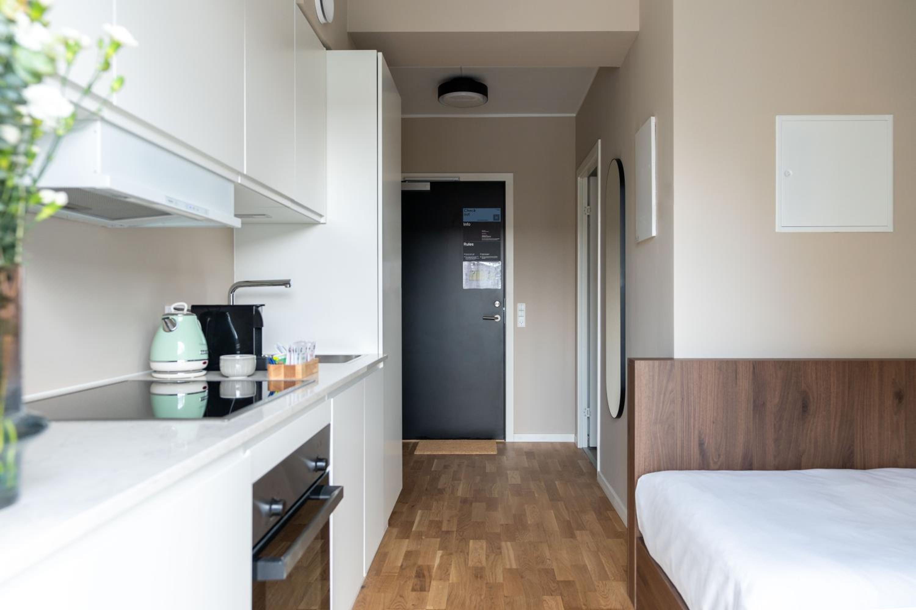 Medium Studio with Kitchen and Balcony - Single Bed photo 2