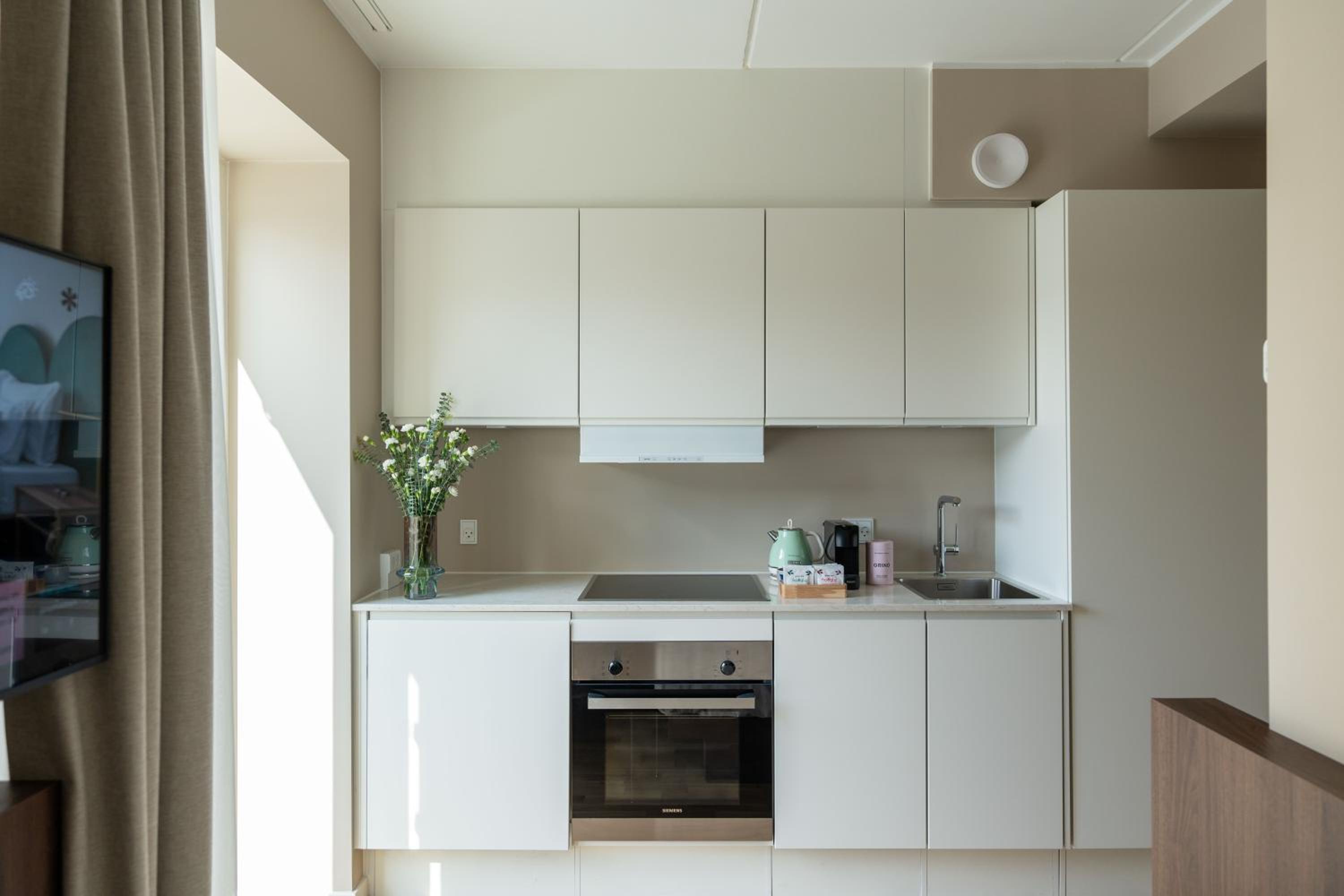 Medium Studio with Kitchen and Balcony - Single Bed photo 3