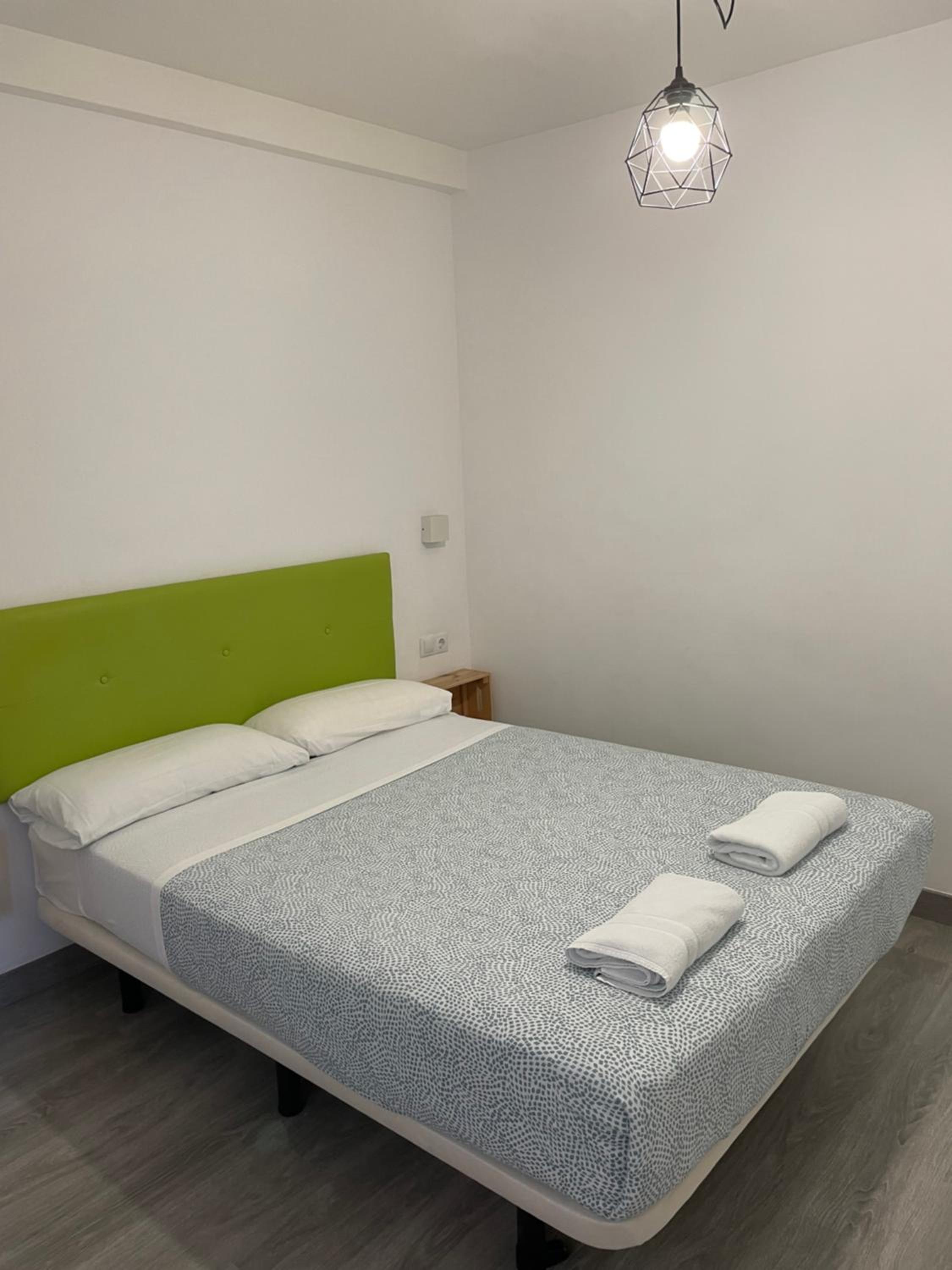 Double Room with Private Bathroom - Photo 4