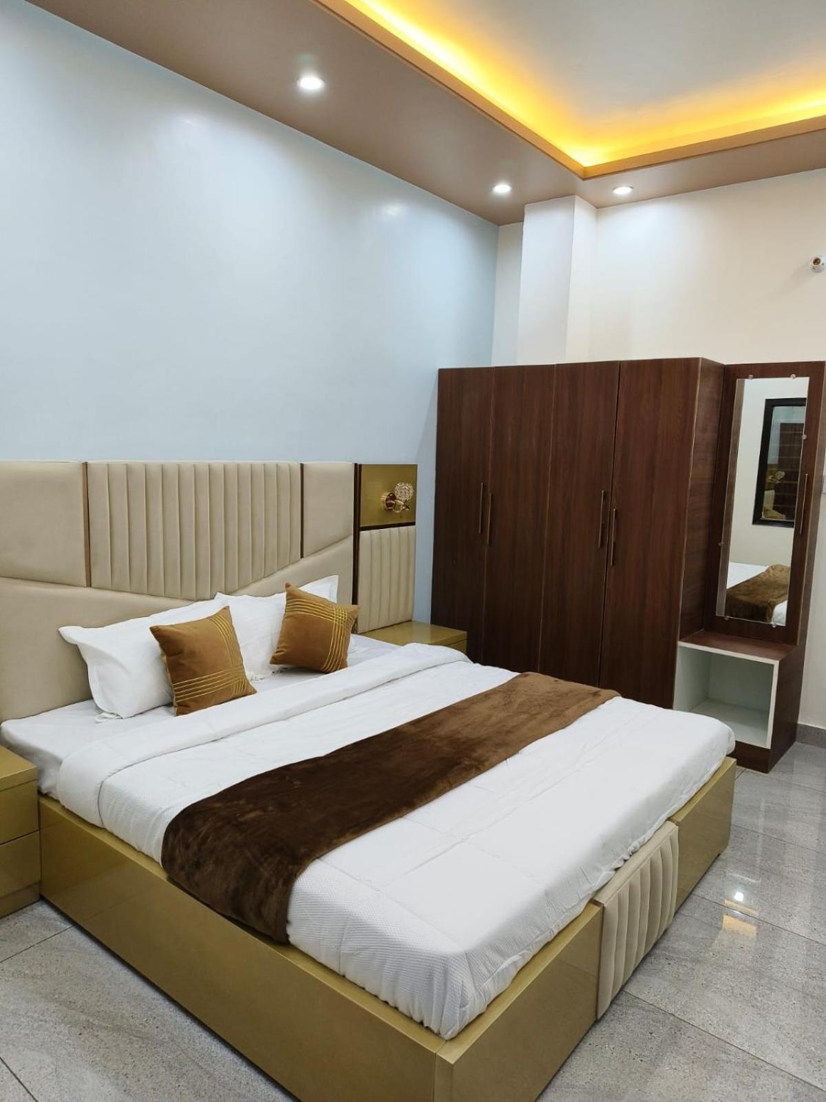 Double or Twin Room with Bathroom photo 1