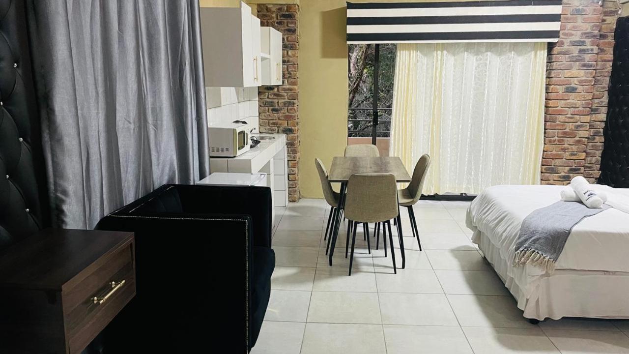 Deluxe Double or Twin Room with Mountain View - Photo 2