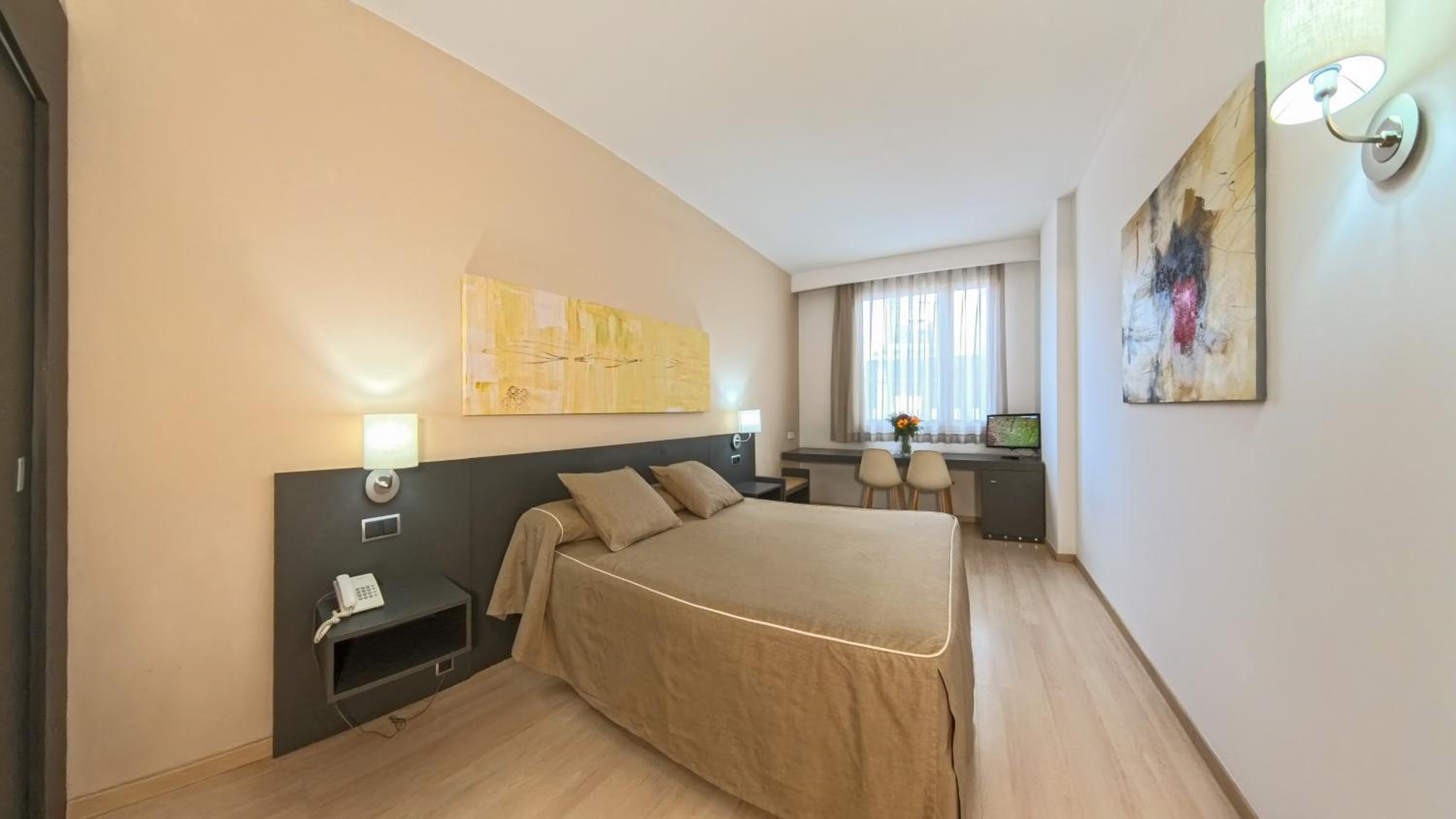 Double or Twin Room photo 3
