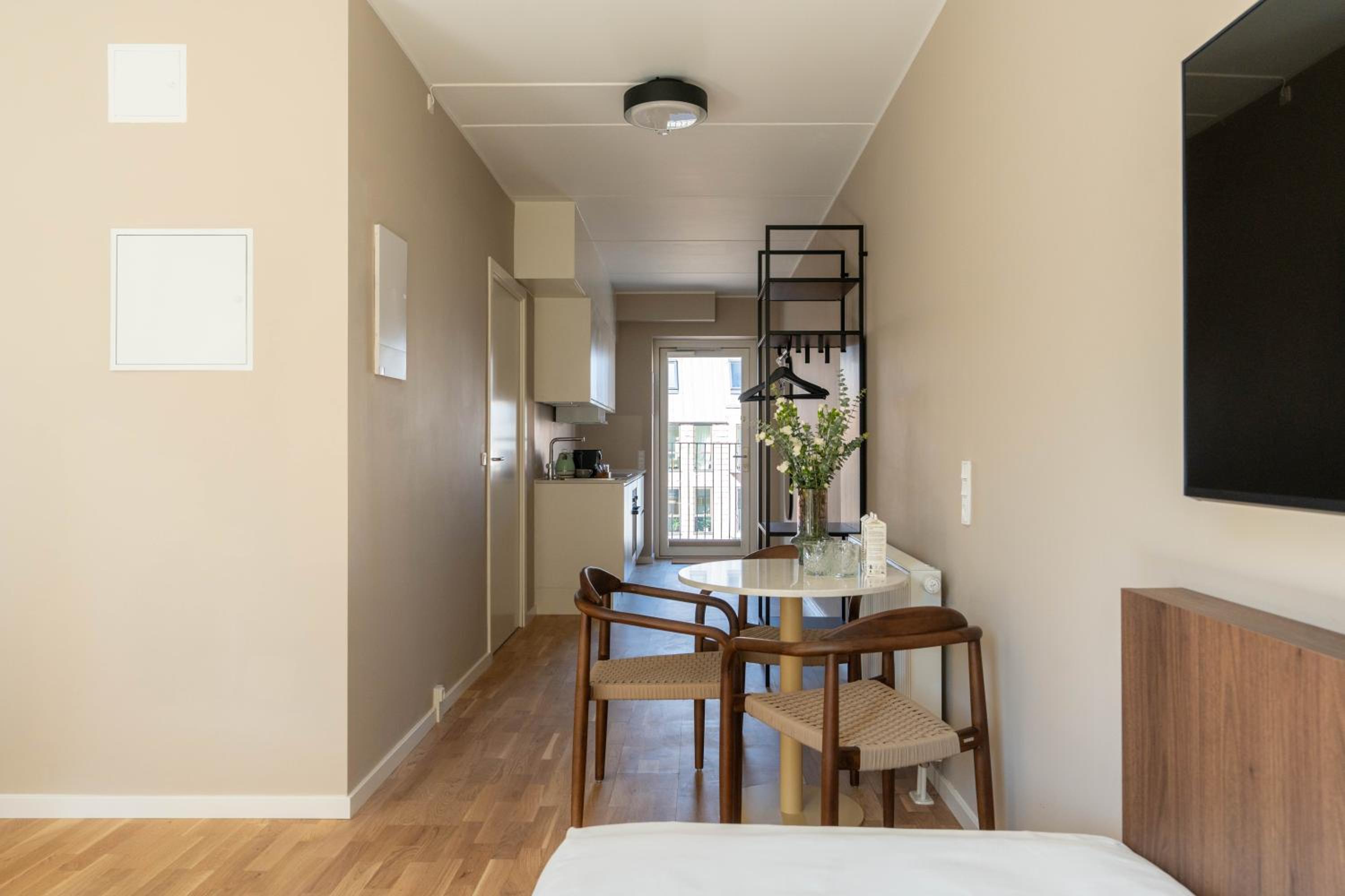 Extra Large Studio with Kitchen, Balcony & Extra Bed - Accessible - Photo 2