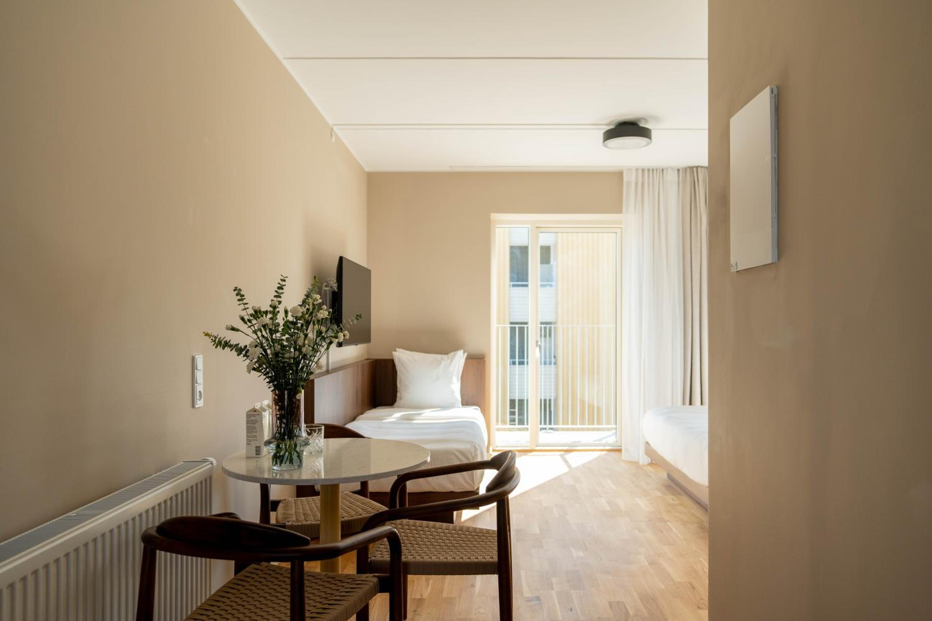 Extra Large Studio with Kitchen, Balcony & Extra Bed - Accessible - Photo 3
