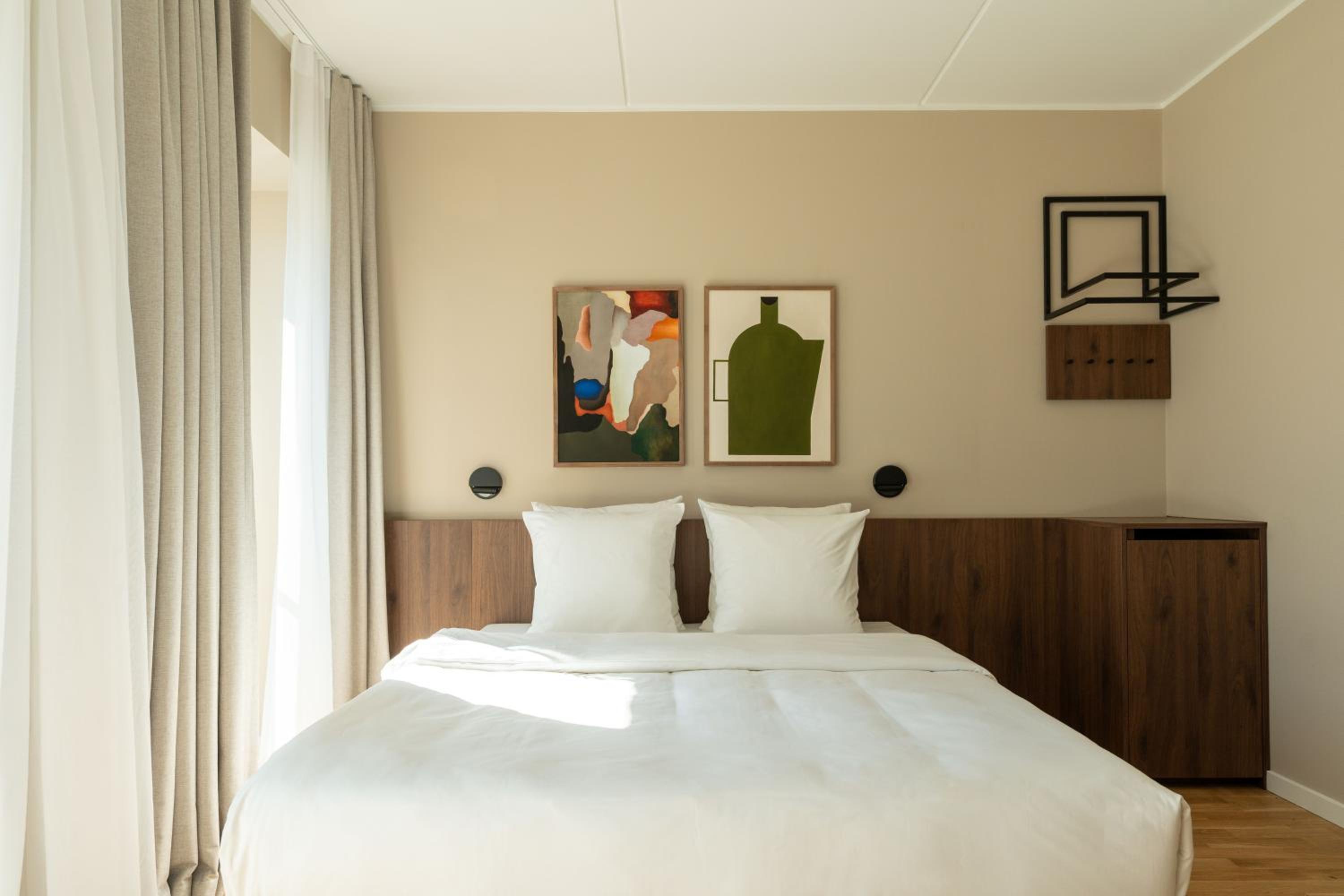 Extra Large Studio with Kitchen, Balcony & Extra Bed - Accessible - Photo 9