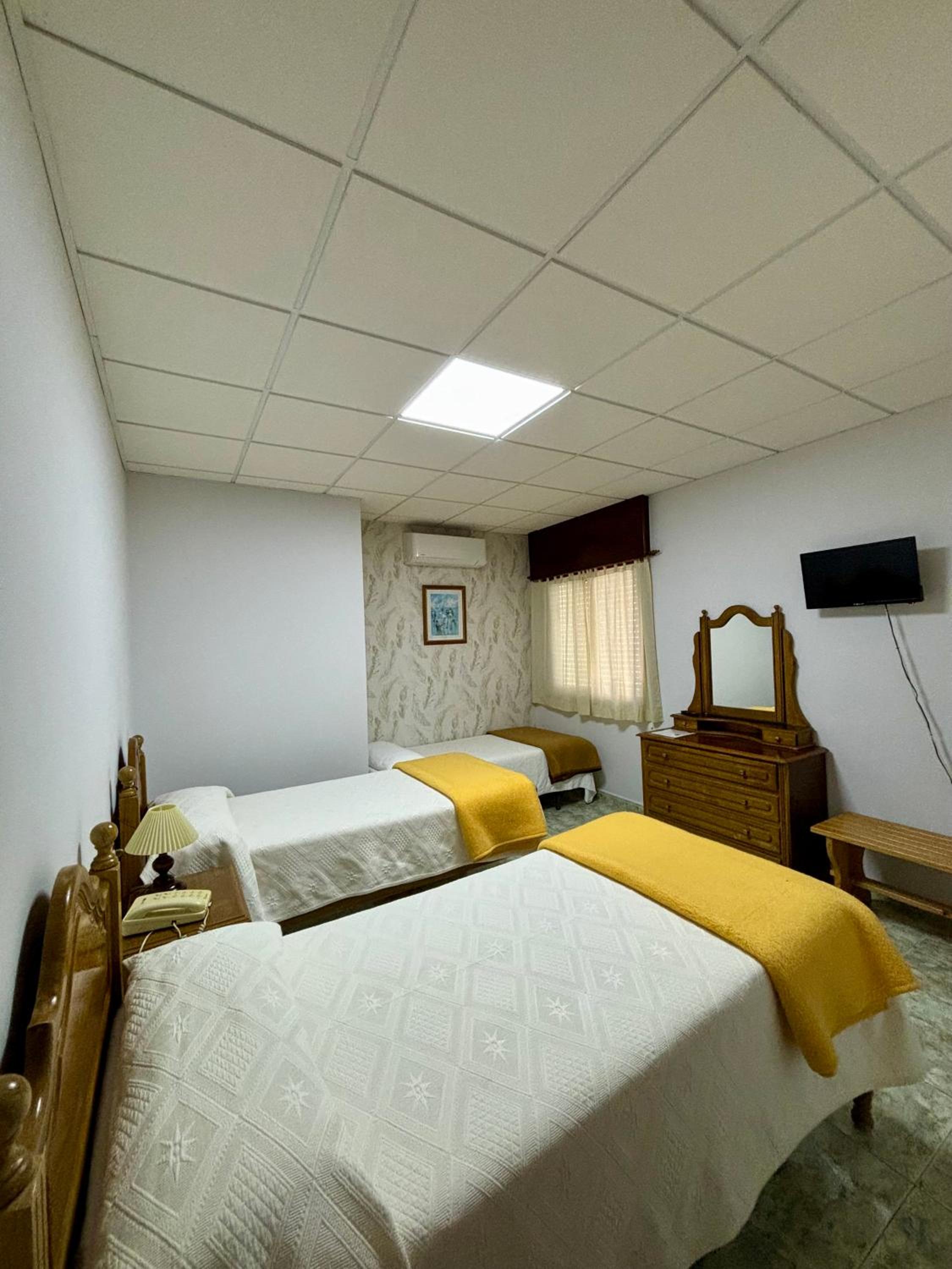 Basic Triple Room photo 2