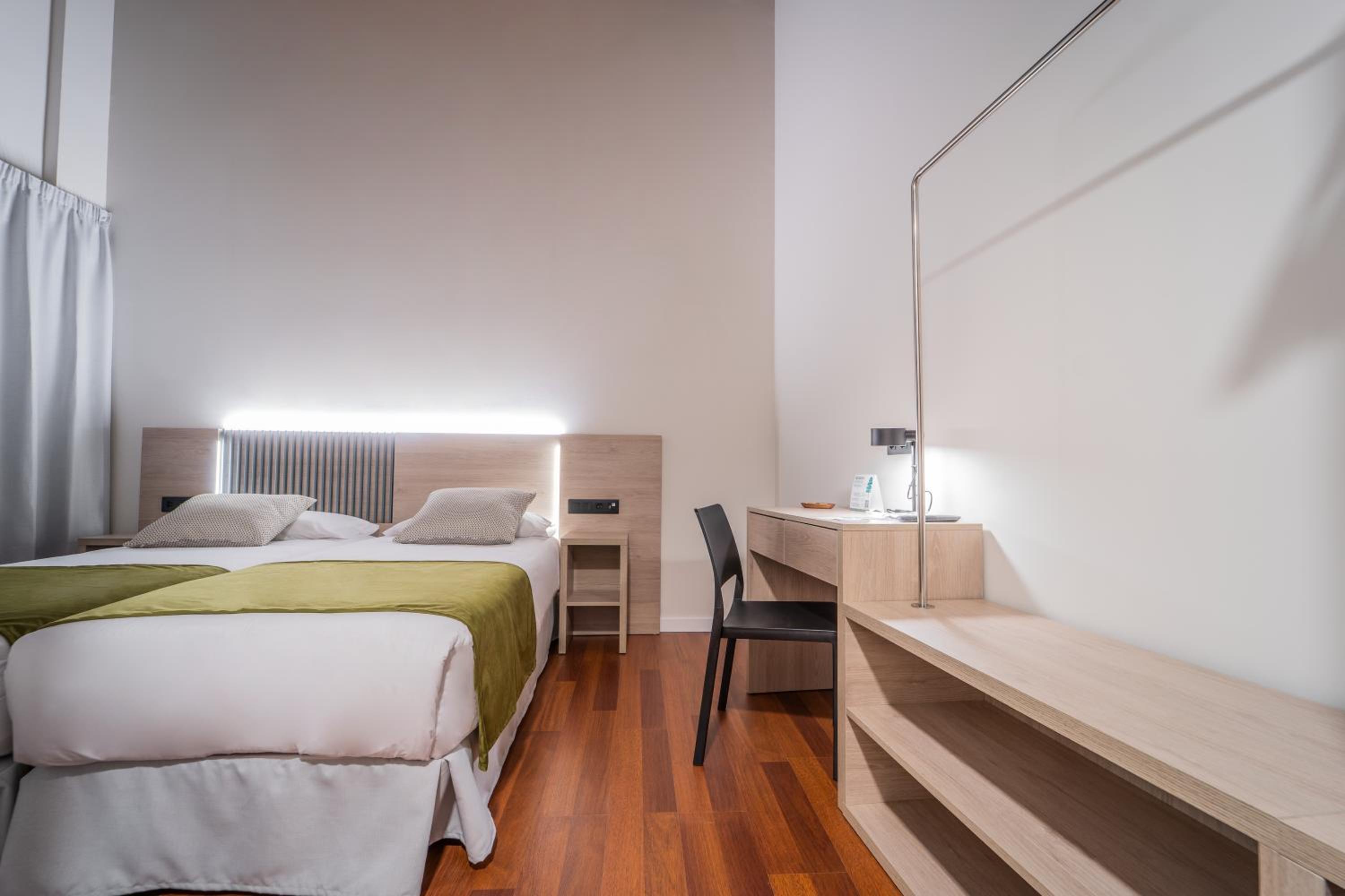 Habitación Doble Deluxe con Dos Camas Dobles