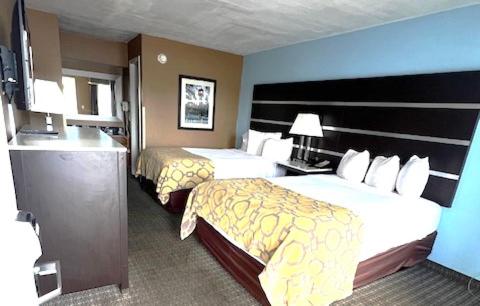 Deluxe Double Room with Two Double Beds - Non-Smoking - Photo 1