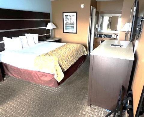 King Room - Non-Smoking - Photo 1