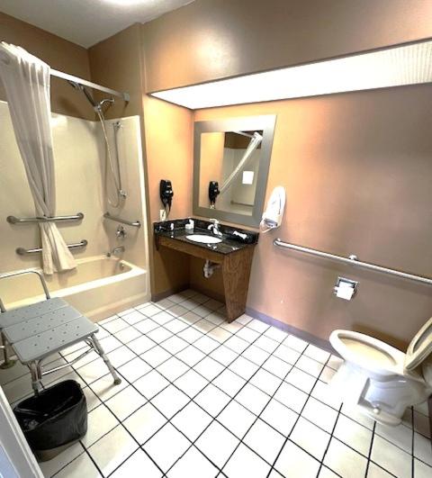 King Room - Disability Access/Non-Smoking - Photo 3