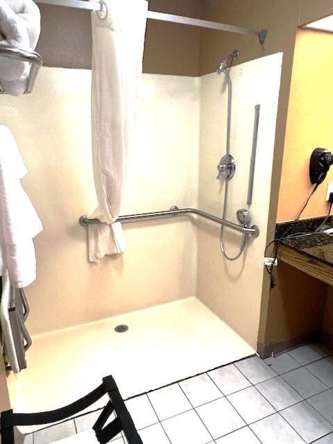 Double Room - Disability Access/Non-Smoking - Photo 5