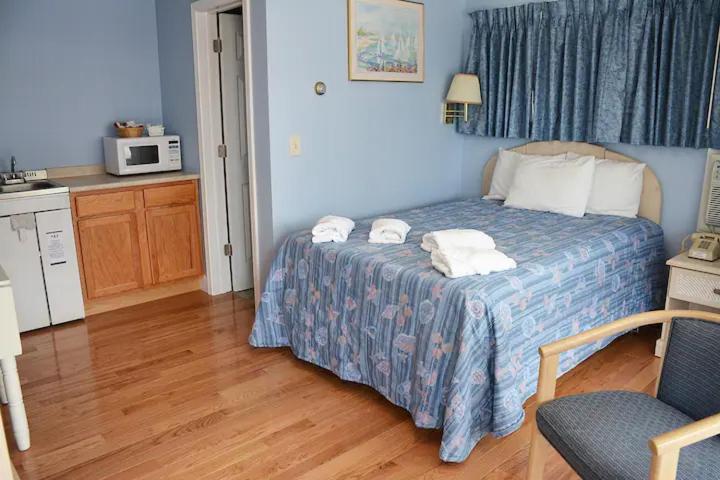 Deluxe 1 Double Bed with Kitchenette (Stairs Required)  photo 1
