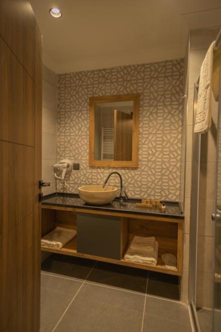 Double Room with Balcony - Photo 5