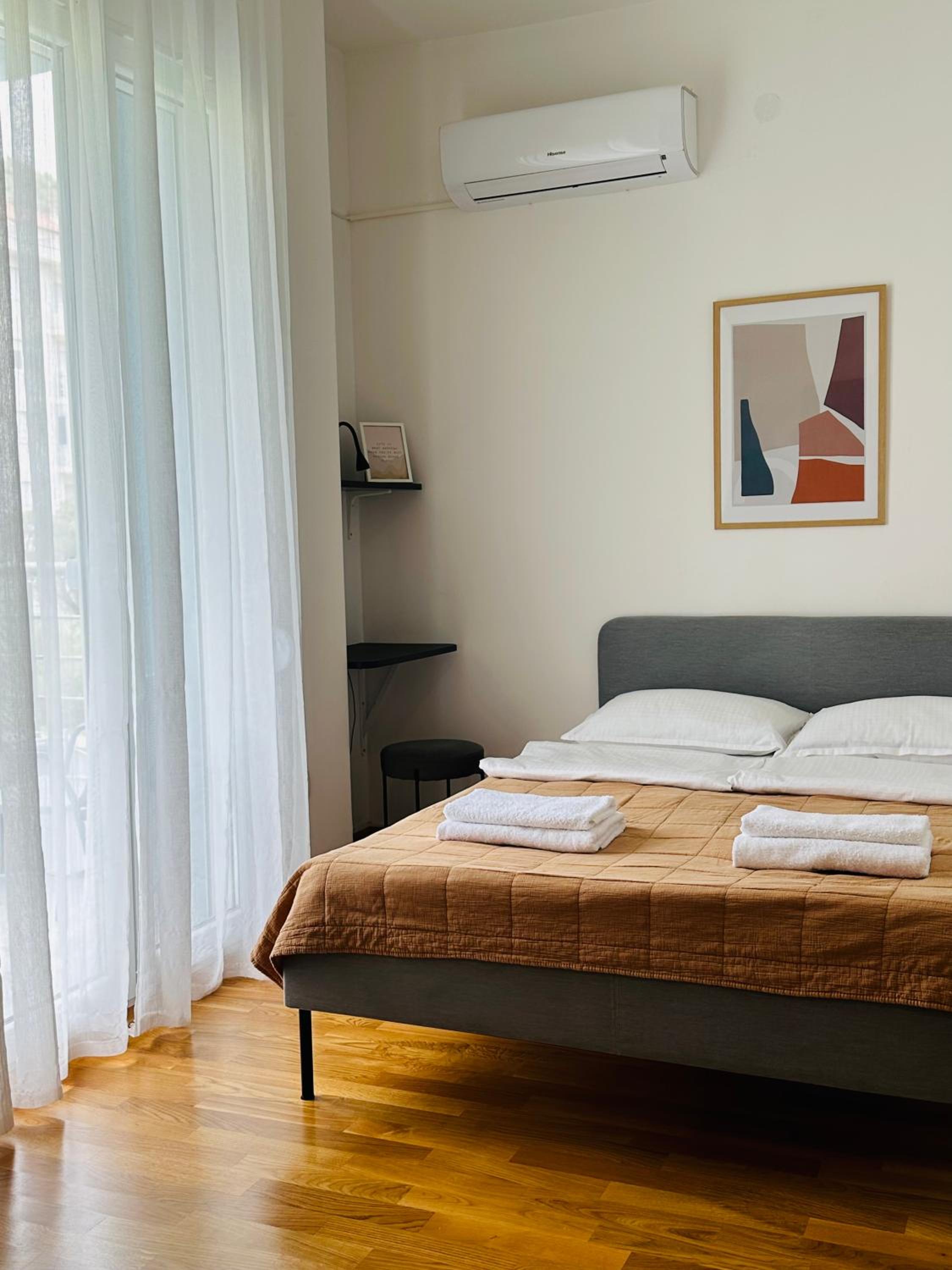 One-Bedroom Apartment photo 1