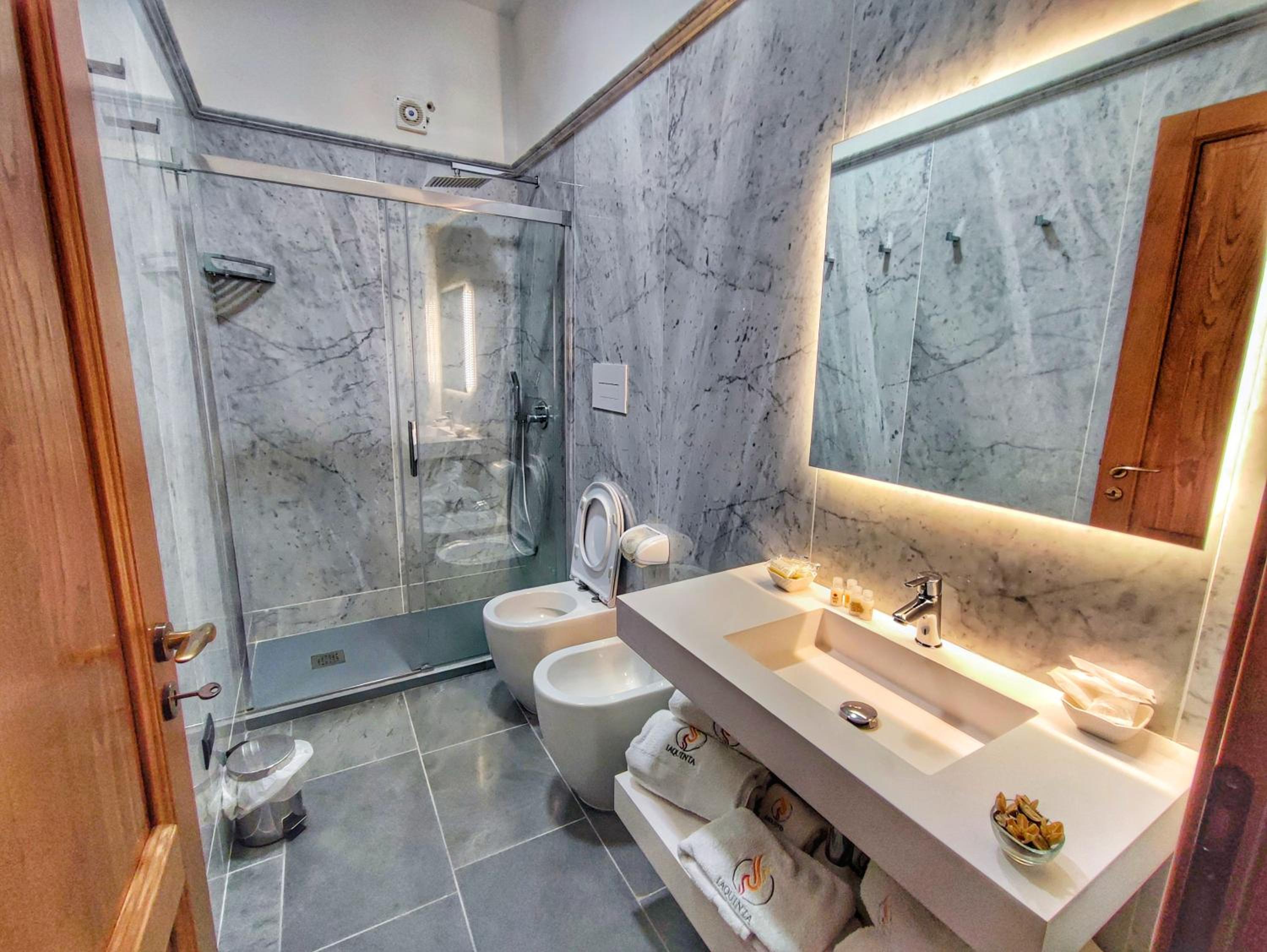 Two-Bedroom Suite - Photo 7