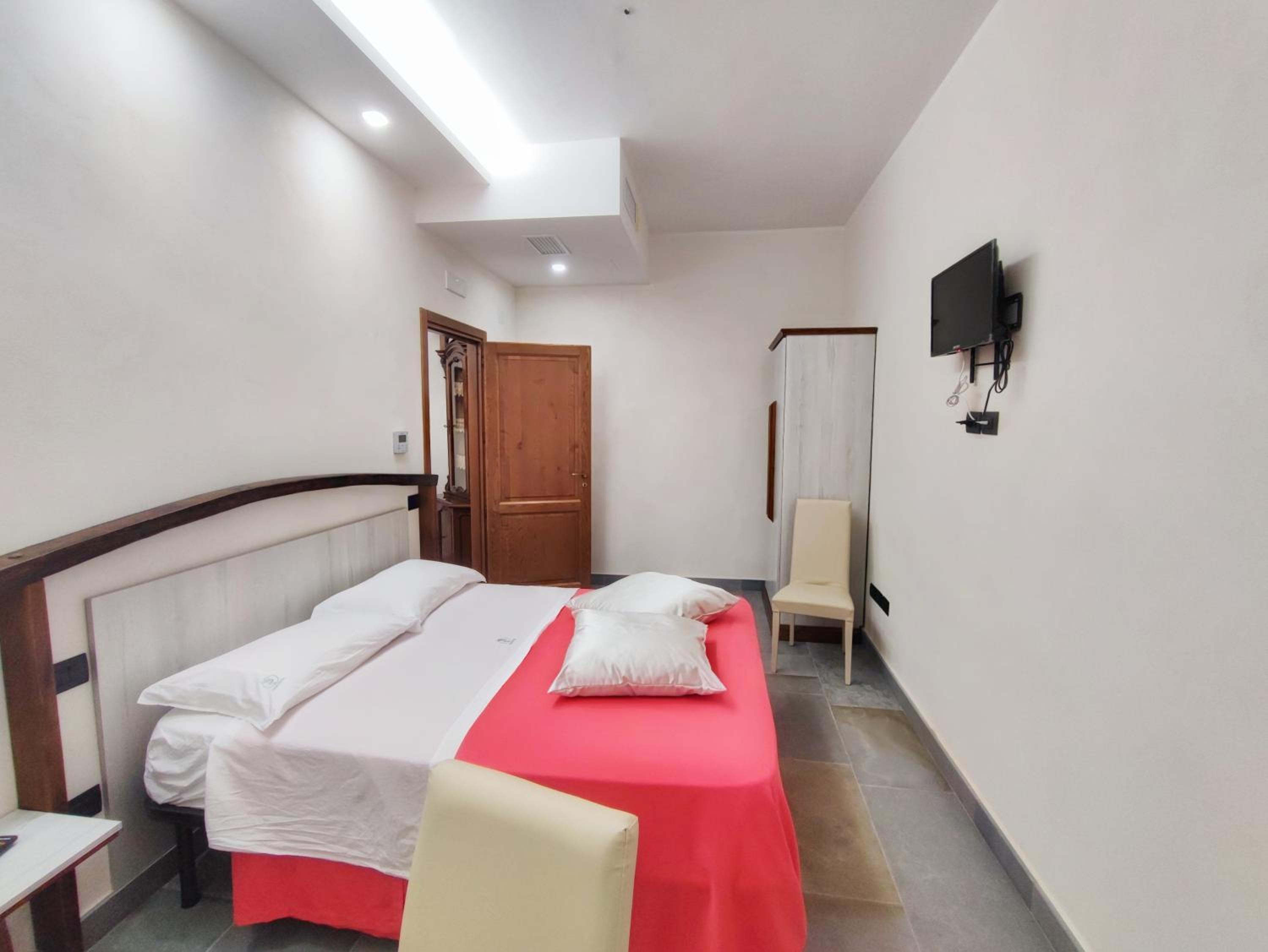 Two-Bedroom Suite - Photo 11