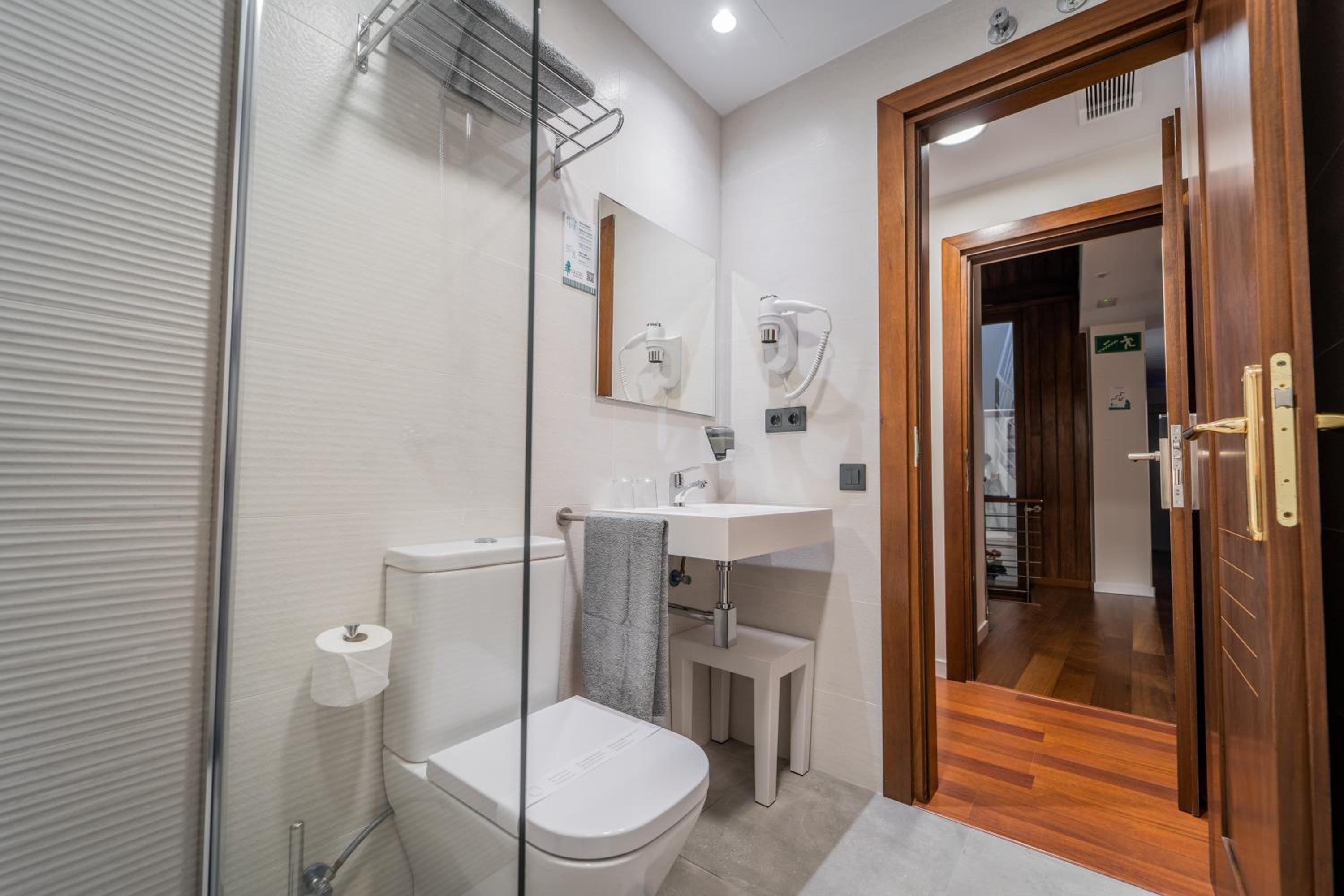 Double Room - Disability Access photo 2