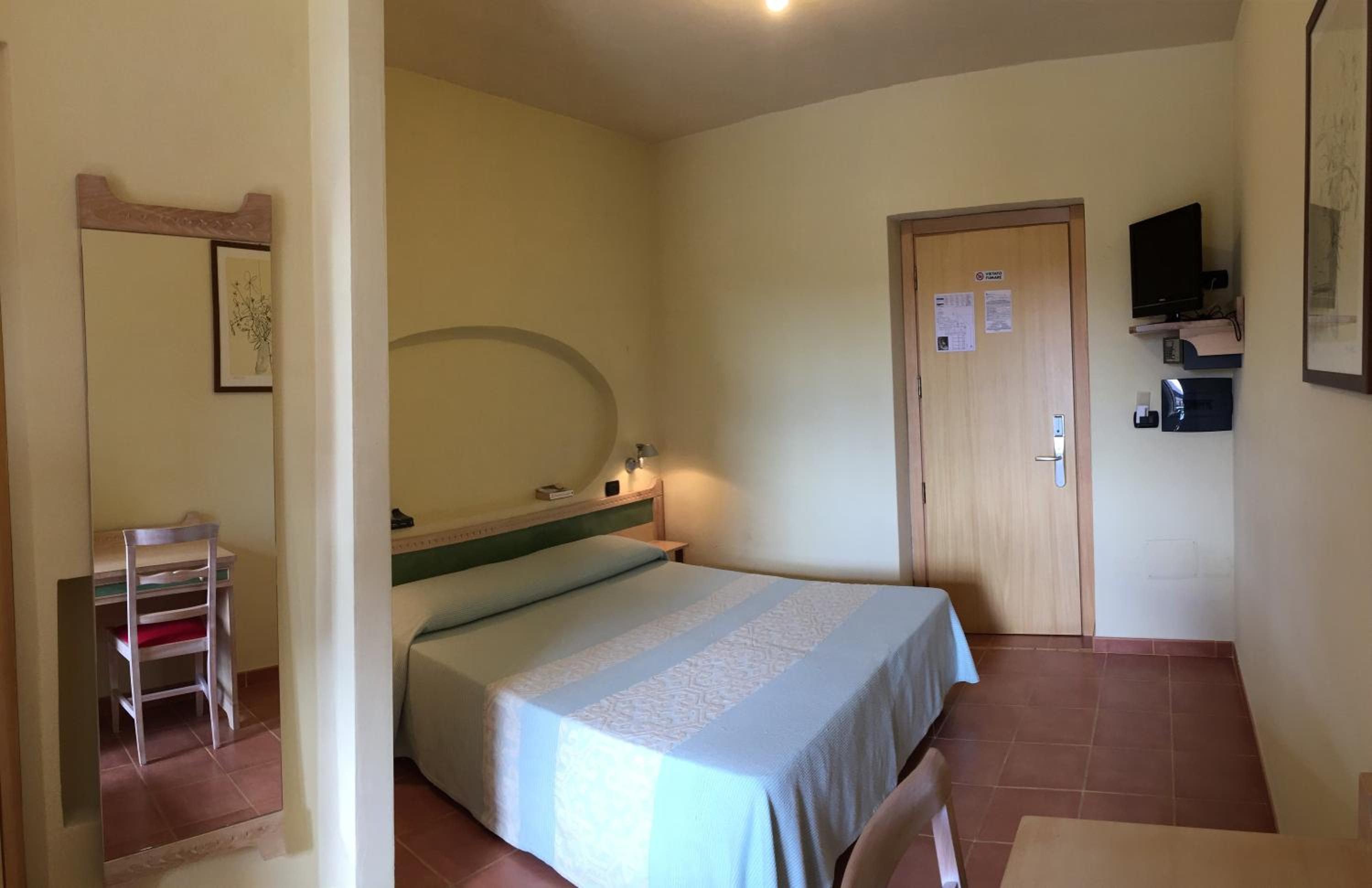 Economy Double or Twin Room photo 3