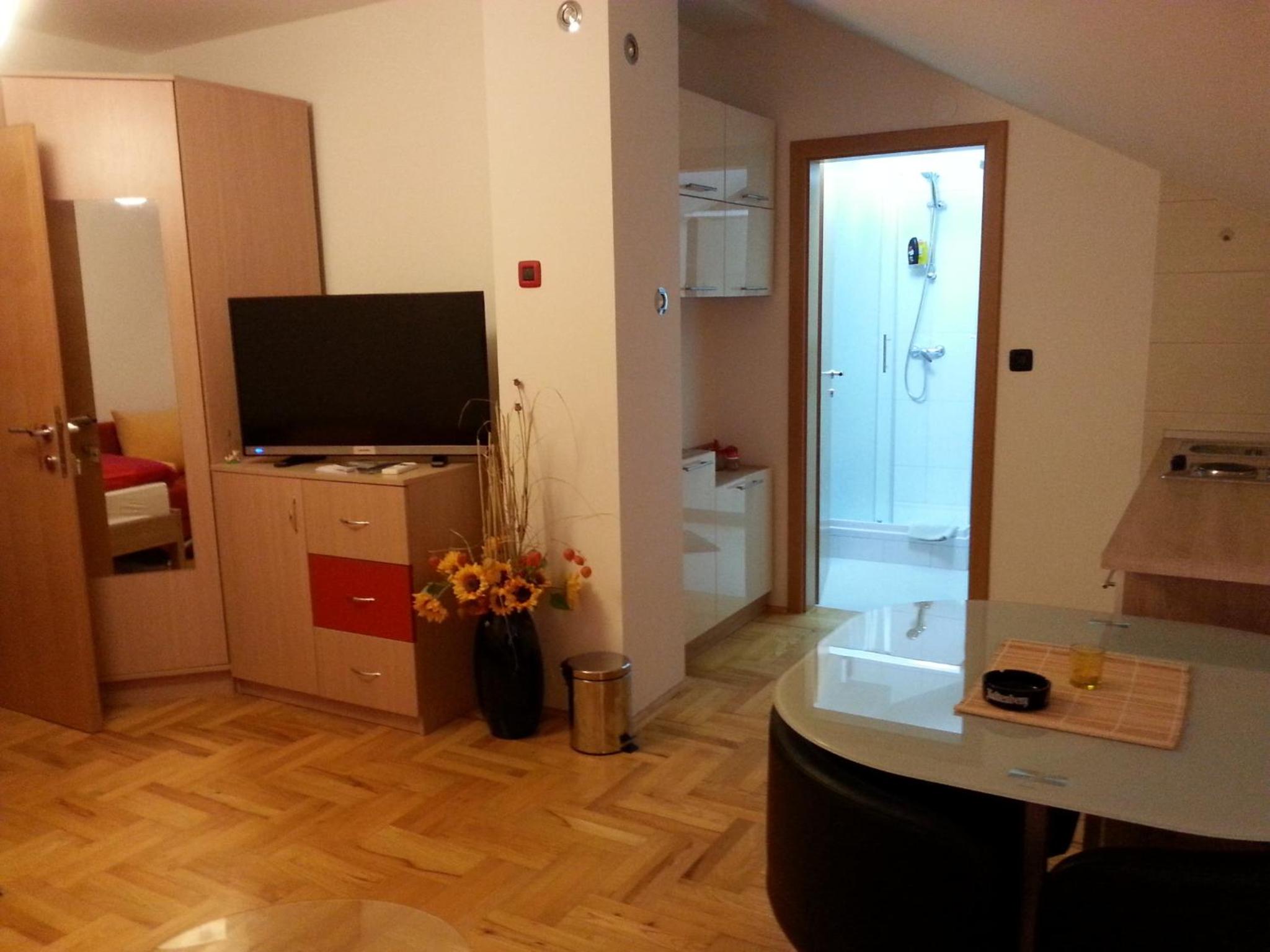 Family Studio - Photo 17