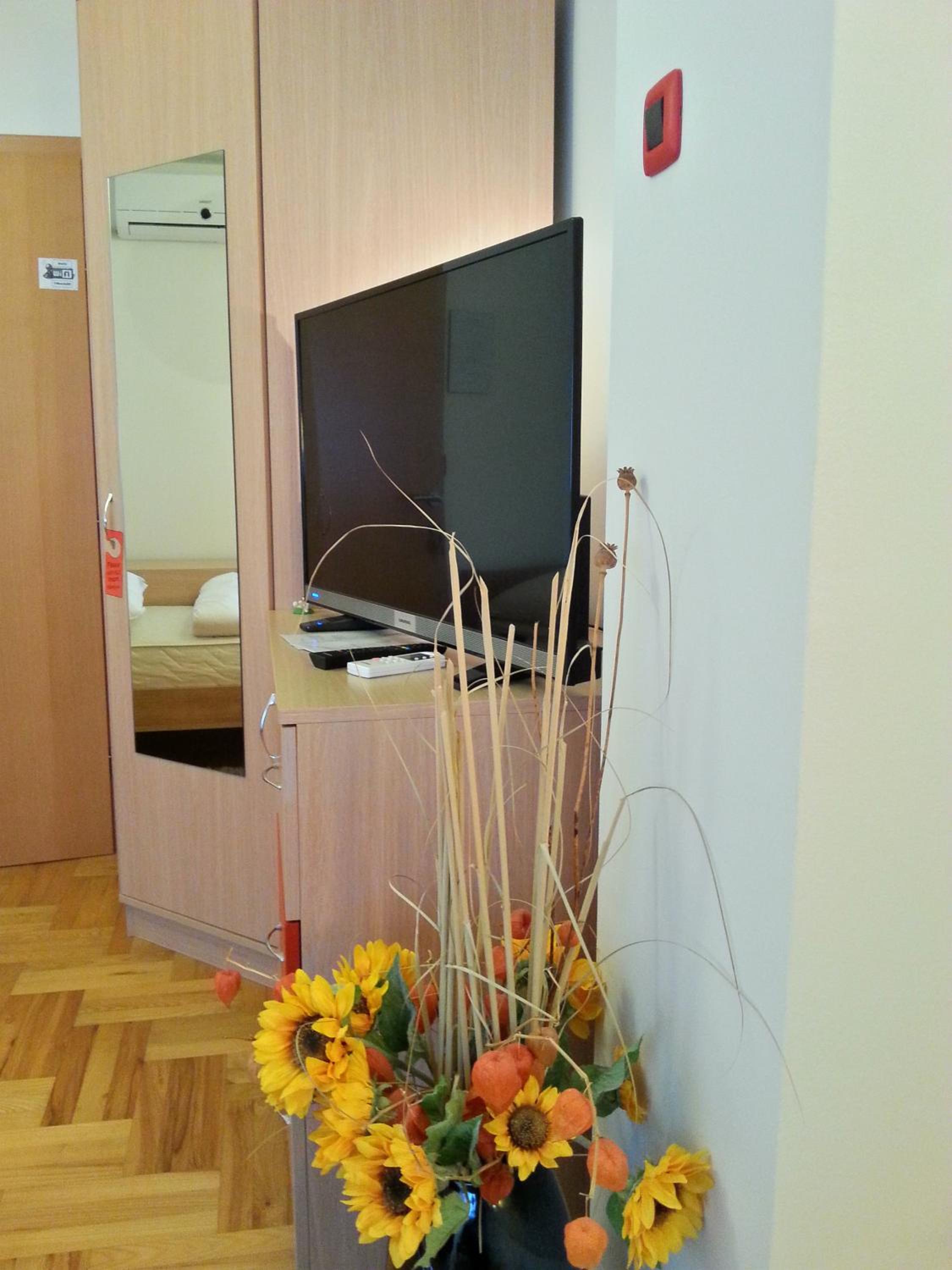 Family Studio - Photo 11