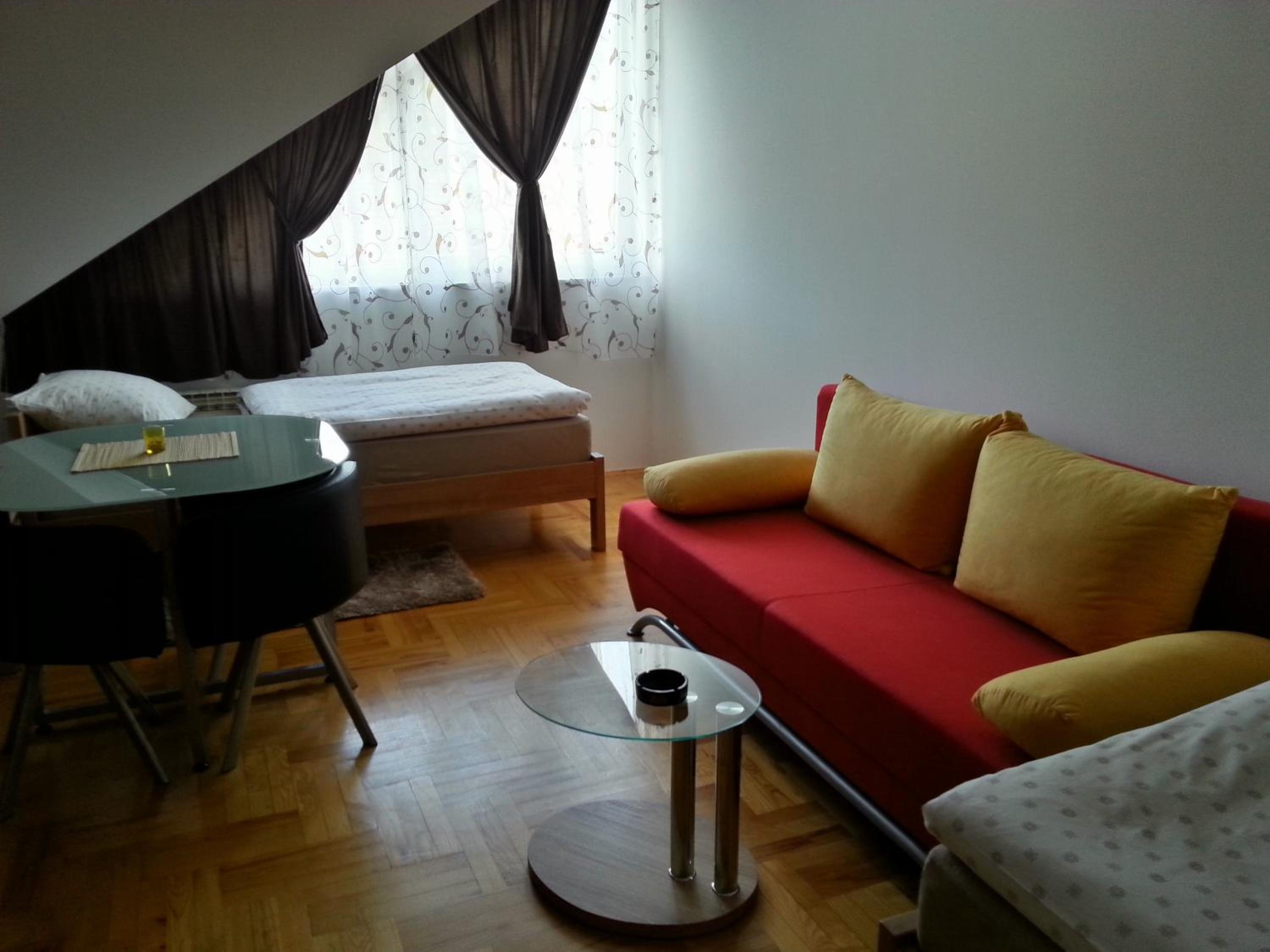 Family Studio - Photo 8