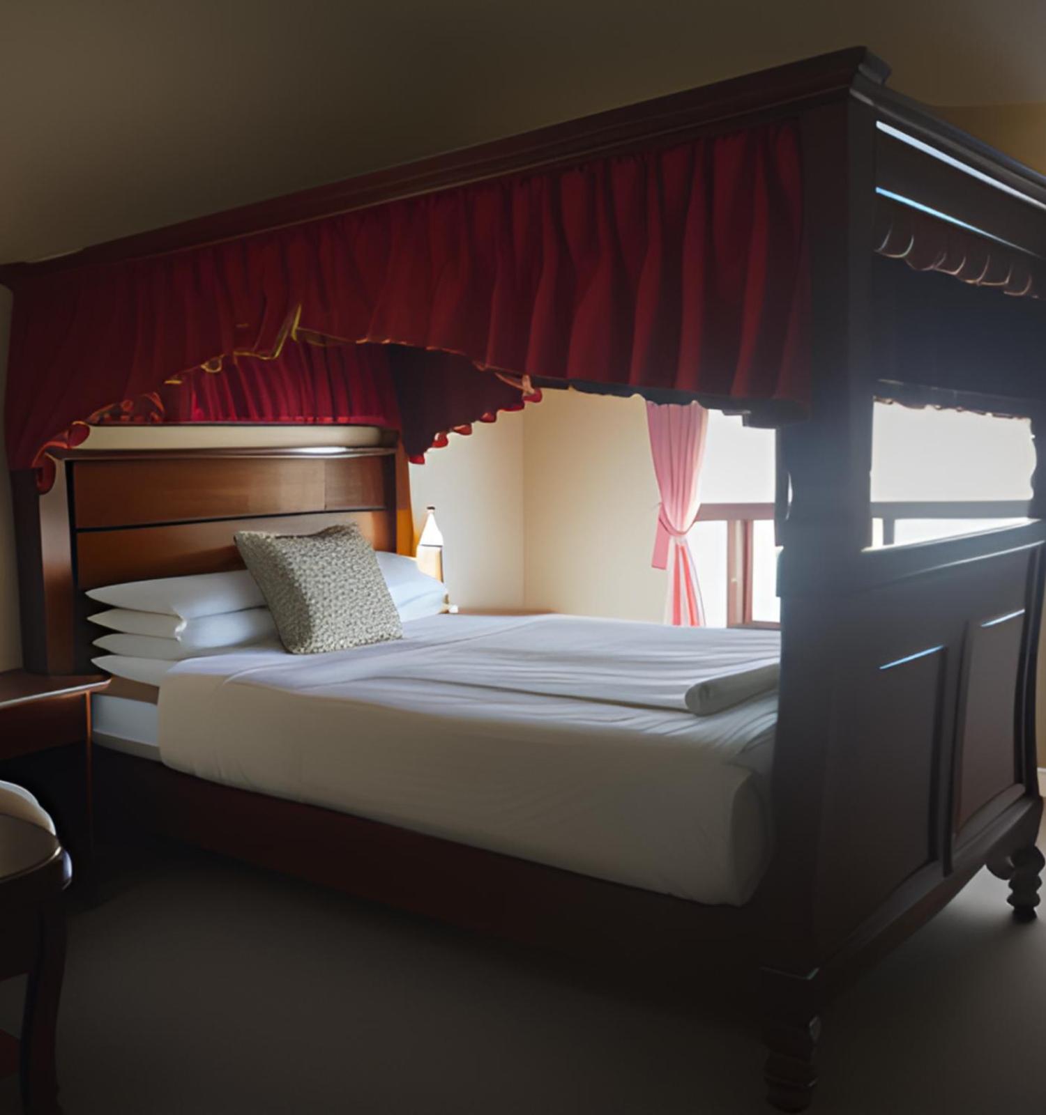 Double Room with Four Poster Bed photo 1