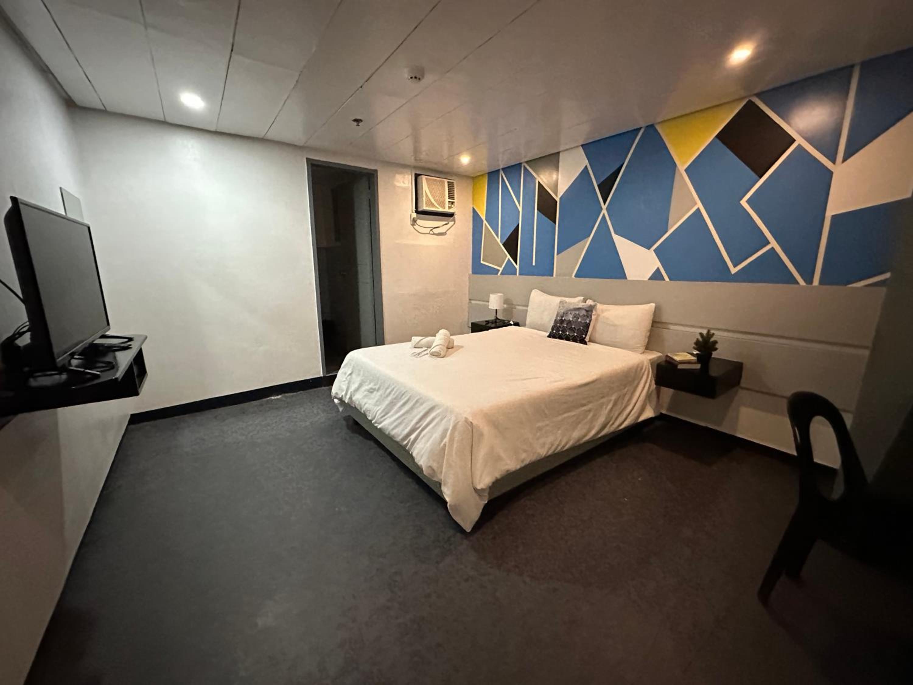 Standard Double Room - Photo 13