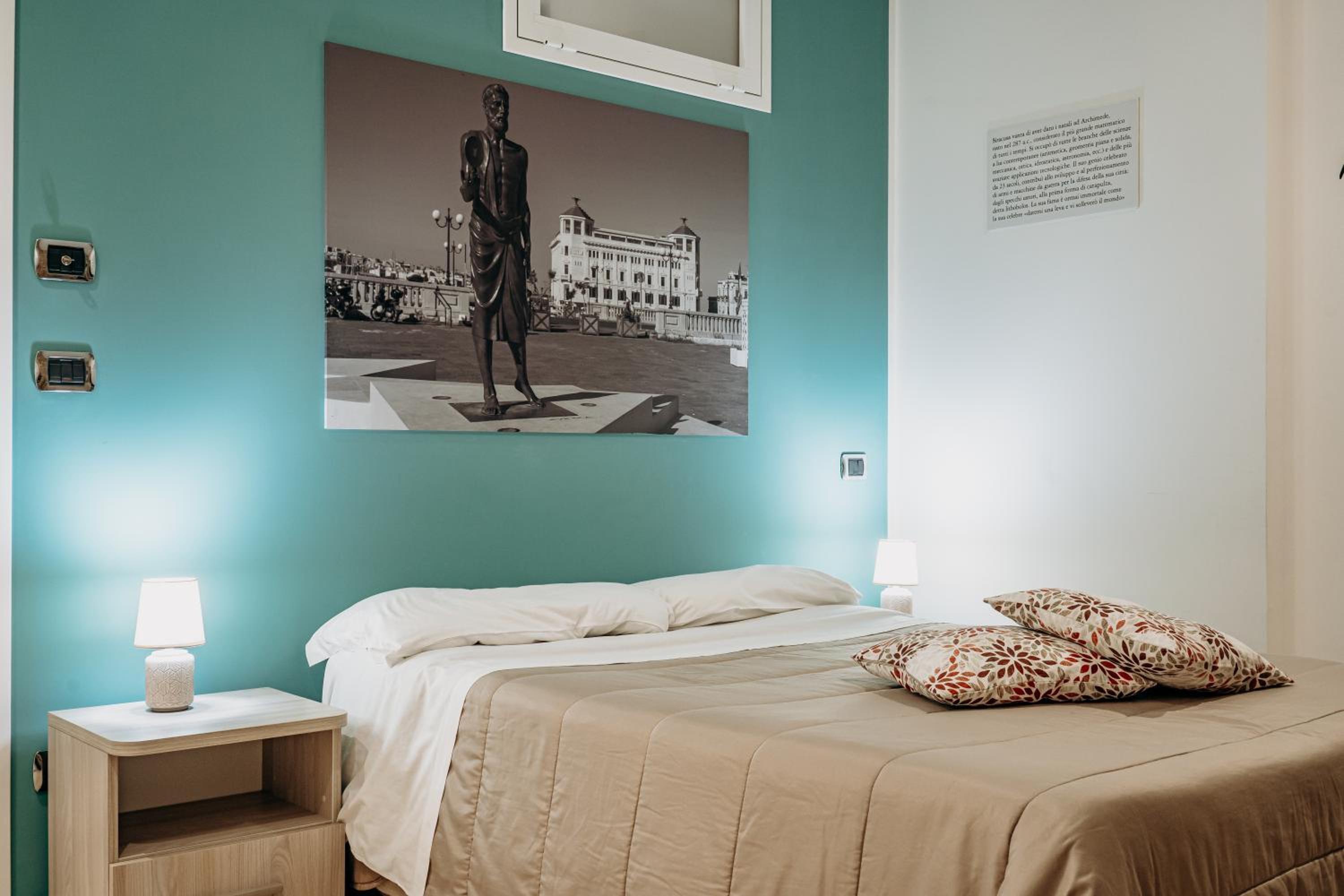 Deluxe Room - Photo 2