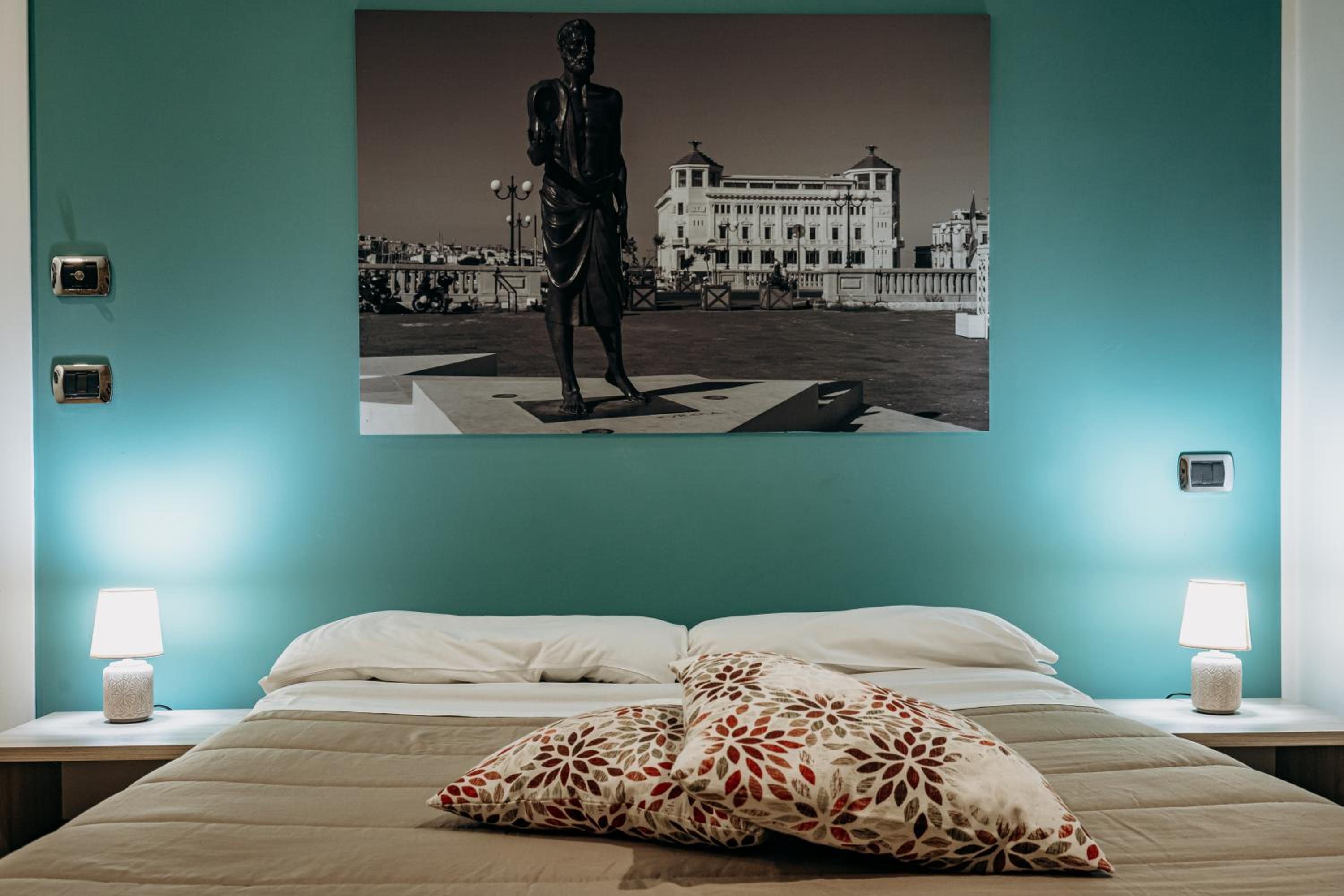 Deluxe Room - Photo 11