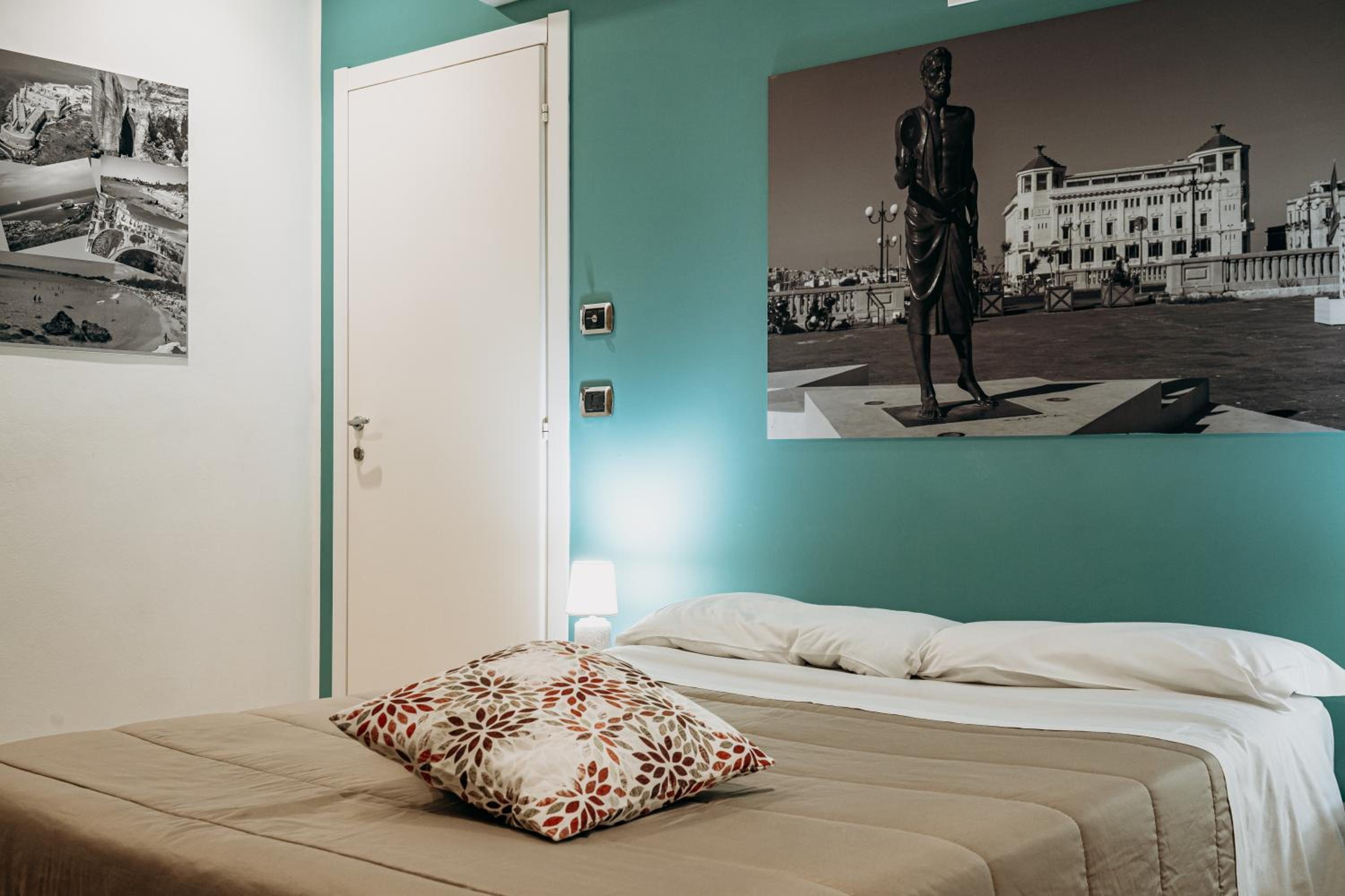 Deluxe Room - Photo 9