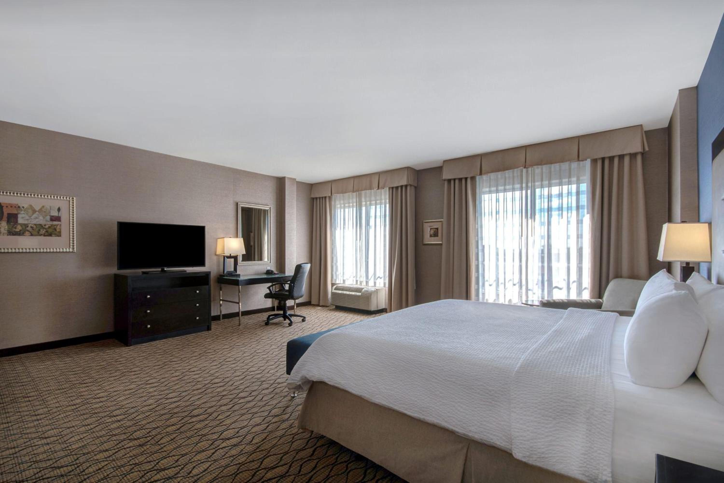 Standard King Room - Photo 3