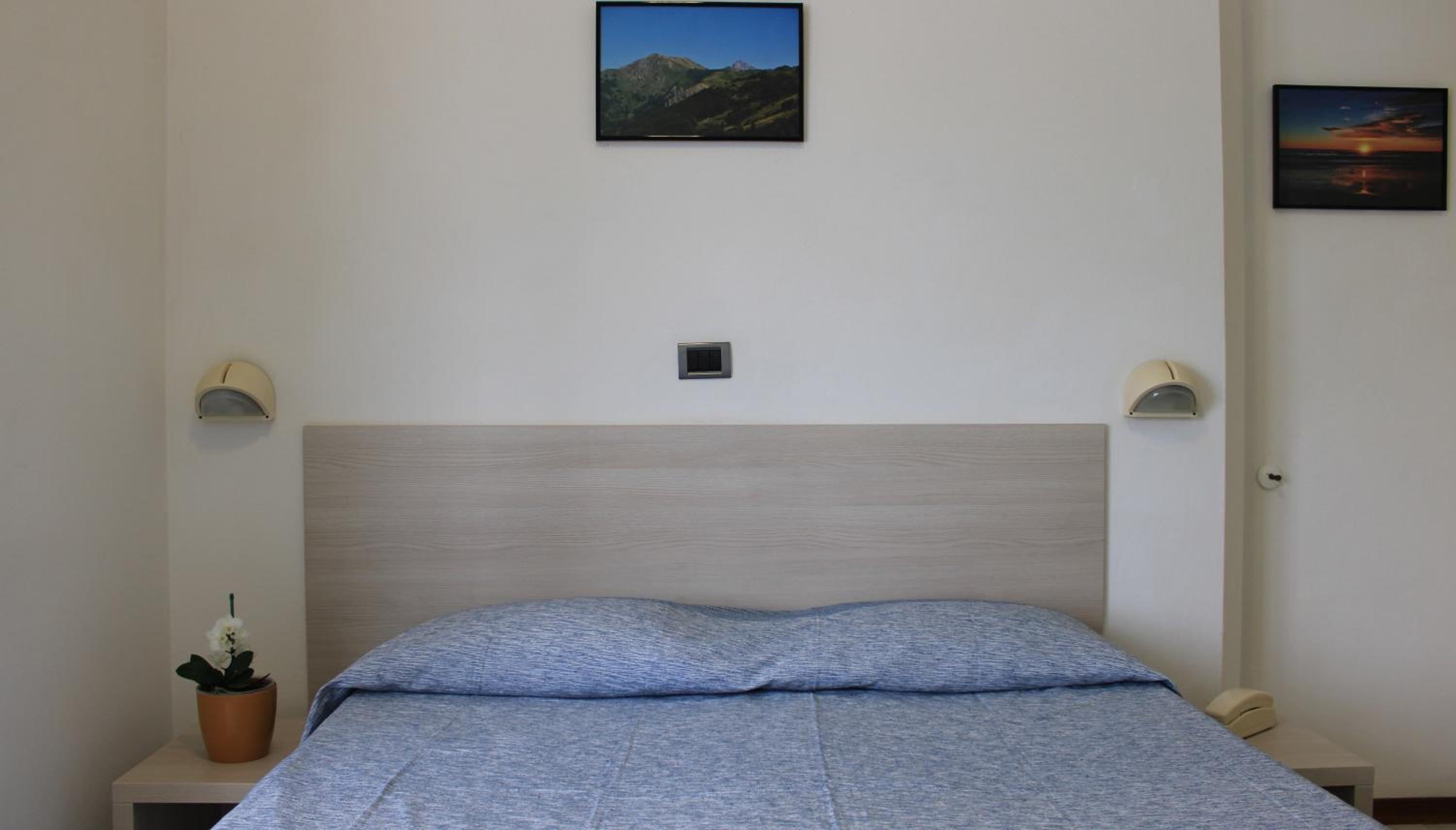 Budget Double Room photo 3