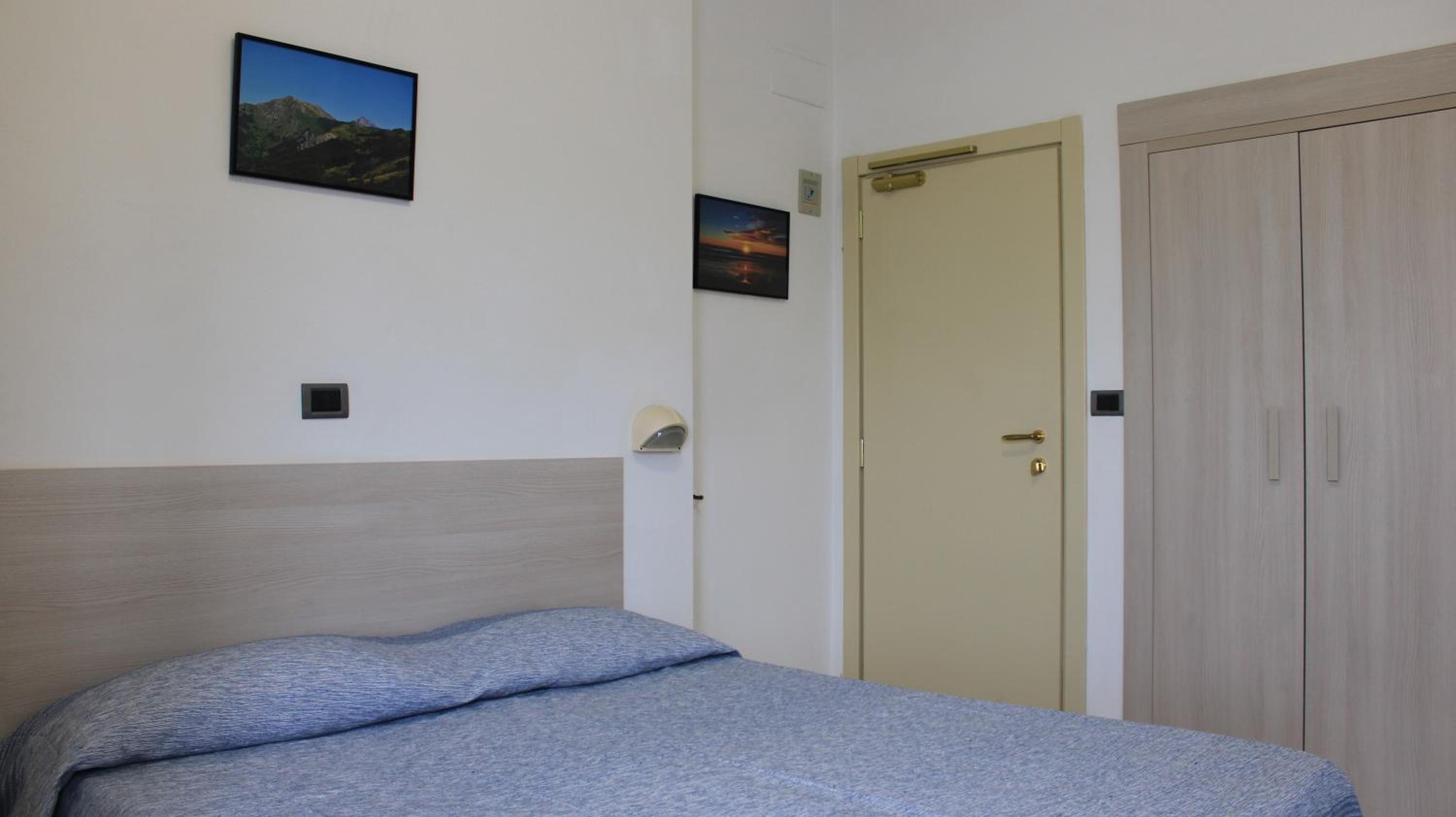 Budget Double Room photo 3