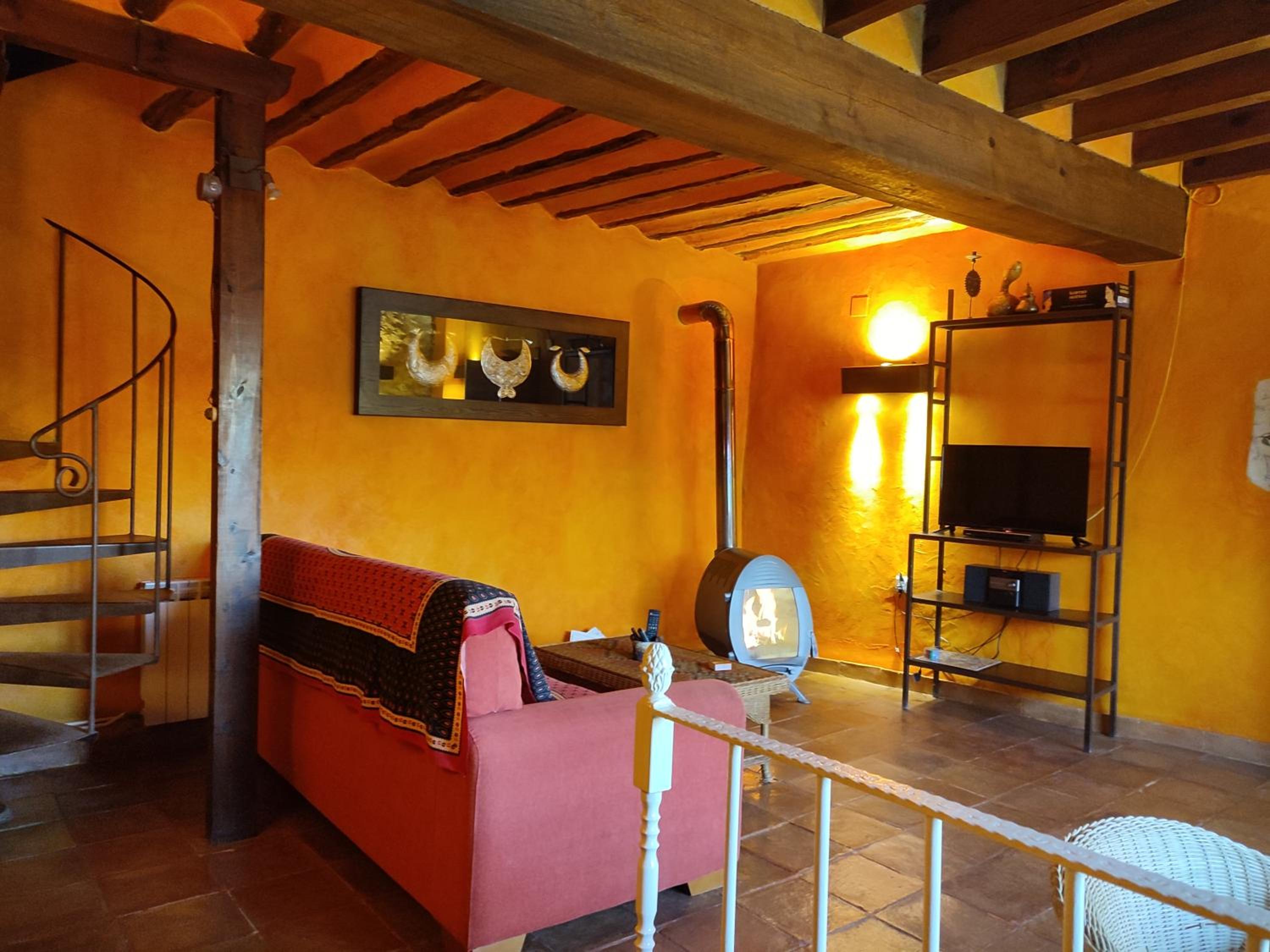 Casa de tres habitaciones con patio.