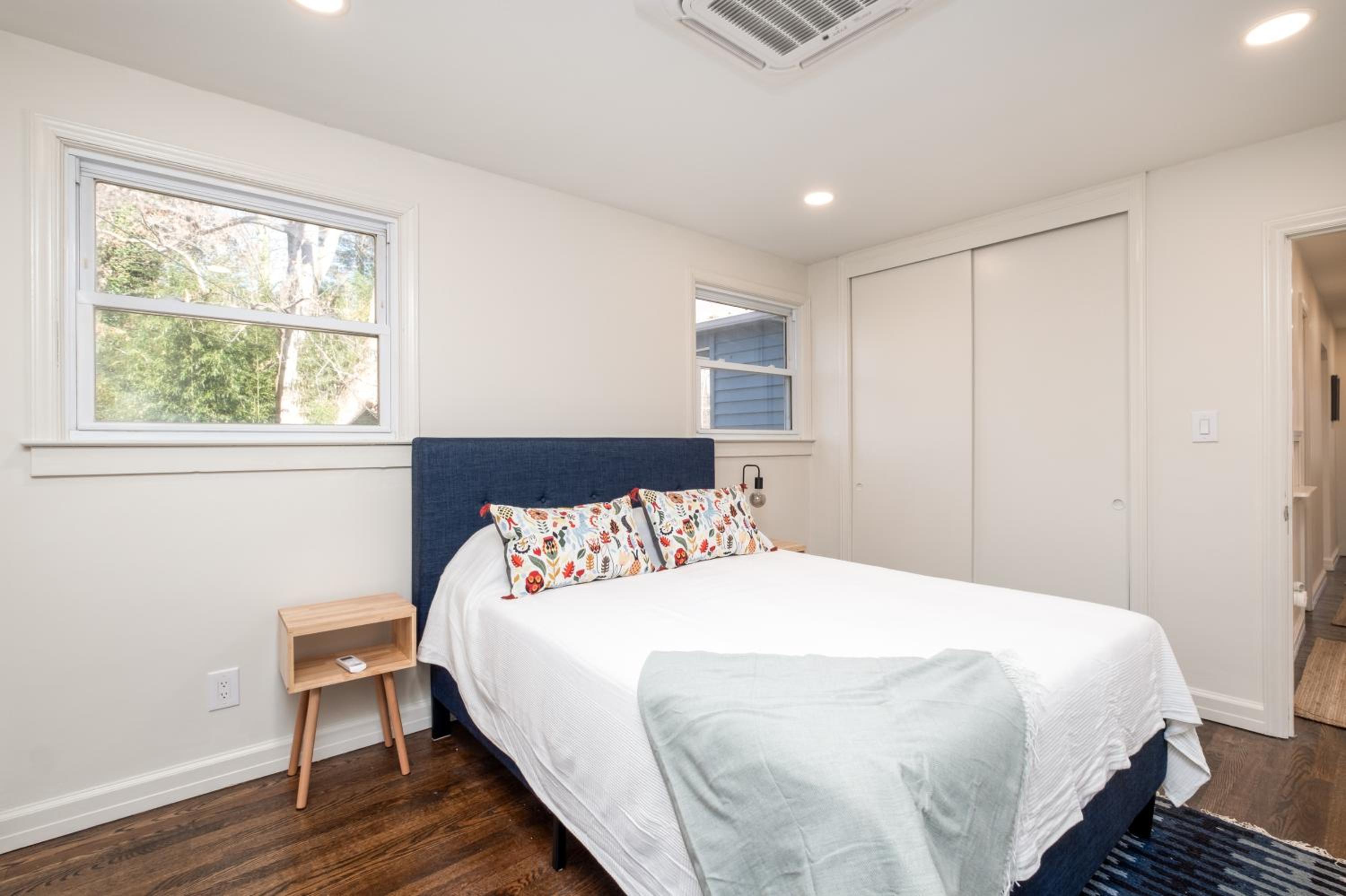 Three-Bedroom House photo 3