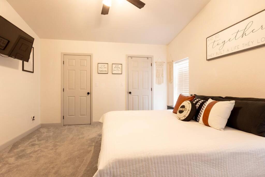 Three-Bedroom House photo 1