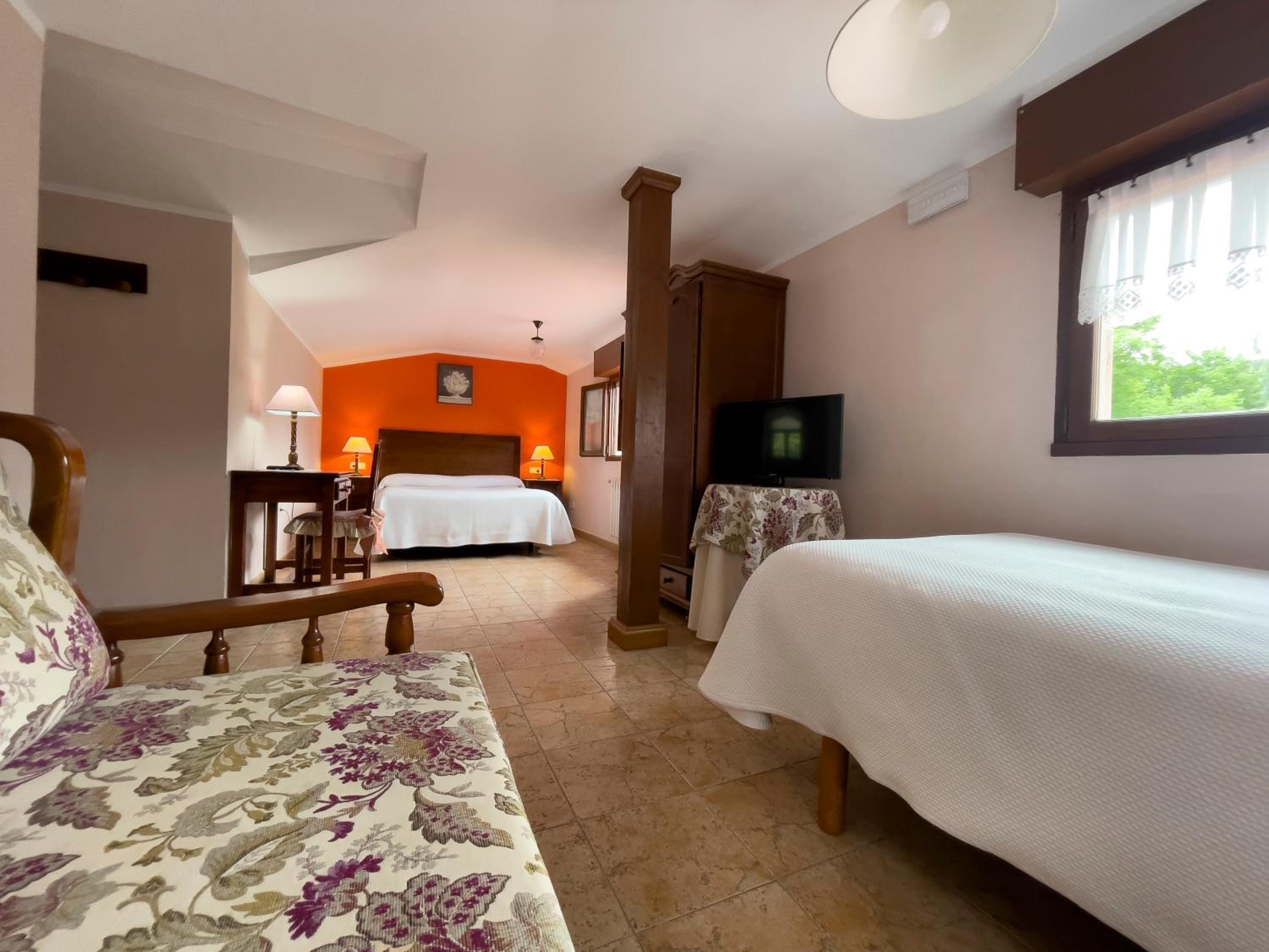 Twin Room - Photo 1
