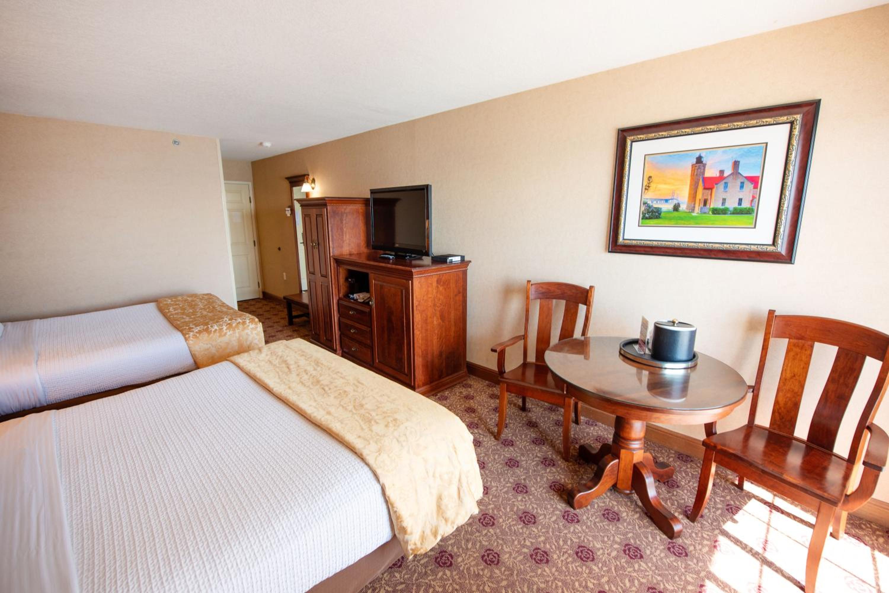 Queen Room with Two Queen Beds and Lake View