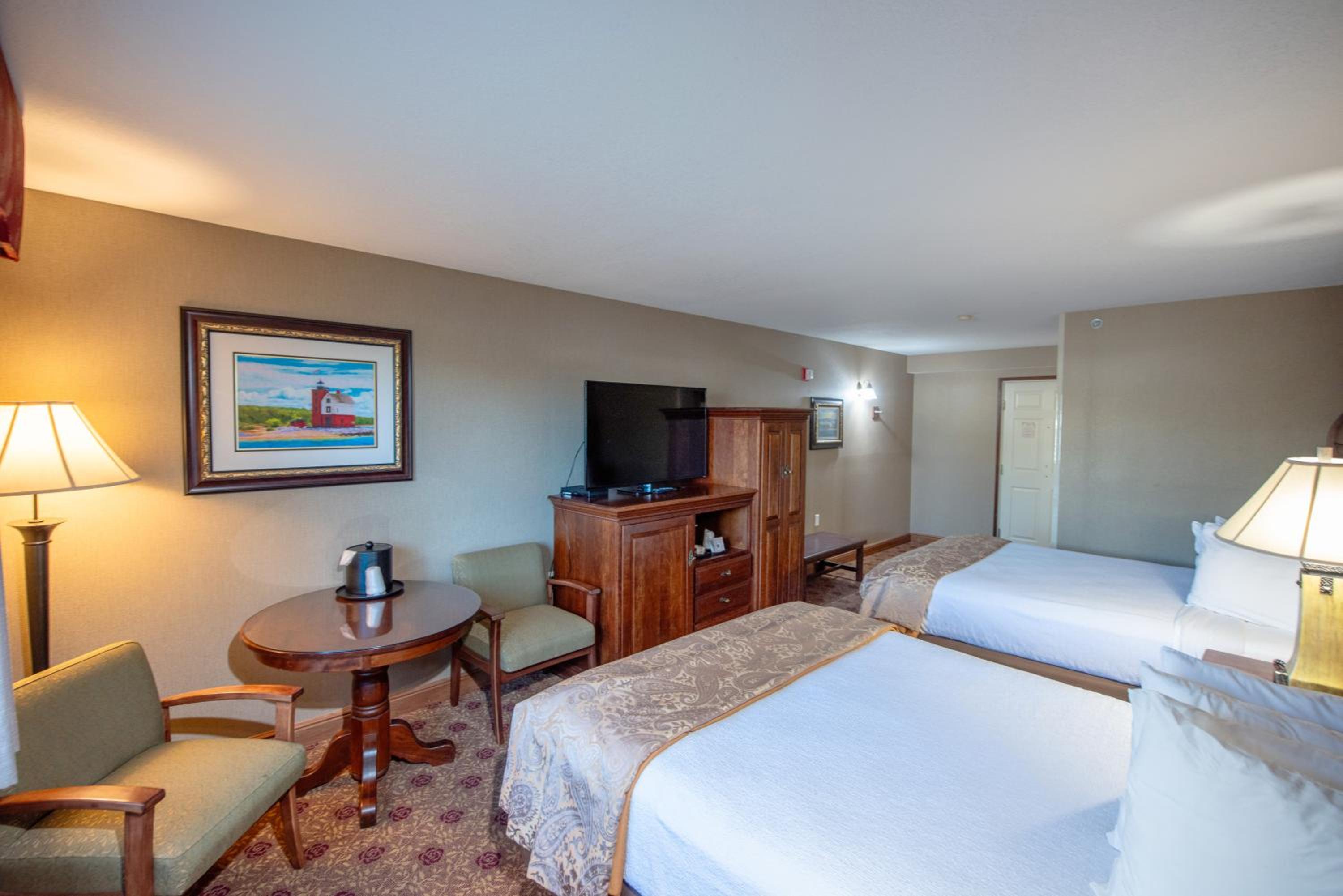 Queen Room with Two Queen Beds - Photo 11
