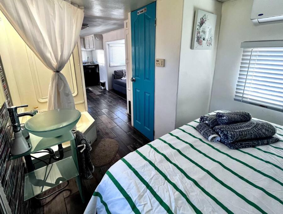 One-Bedroom House photo 1