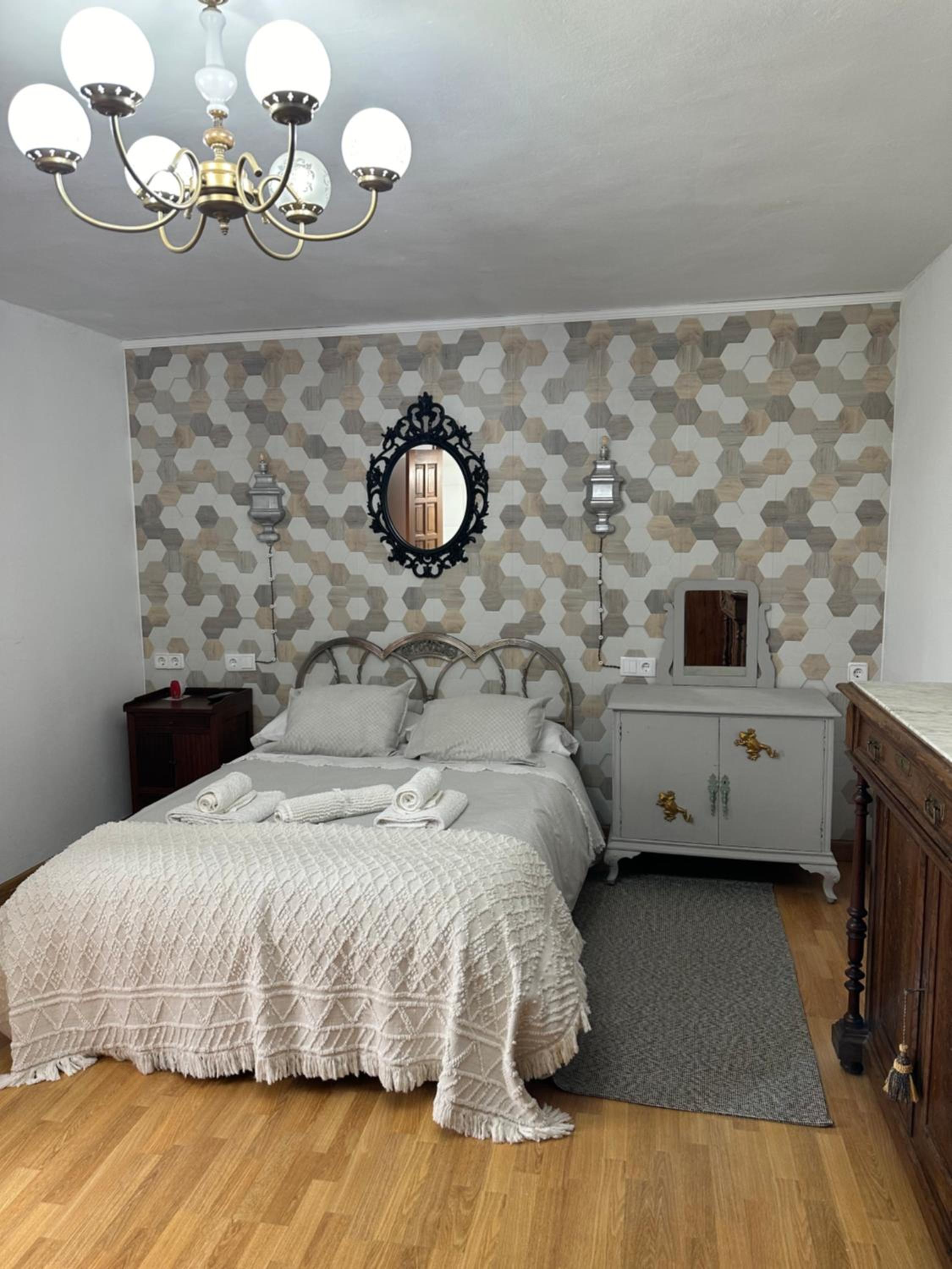 Five-Bedroom House photo 2